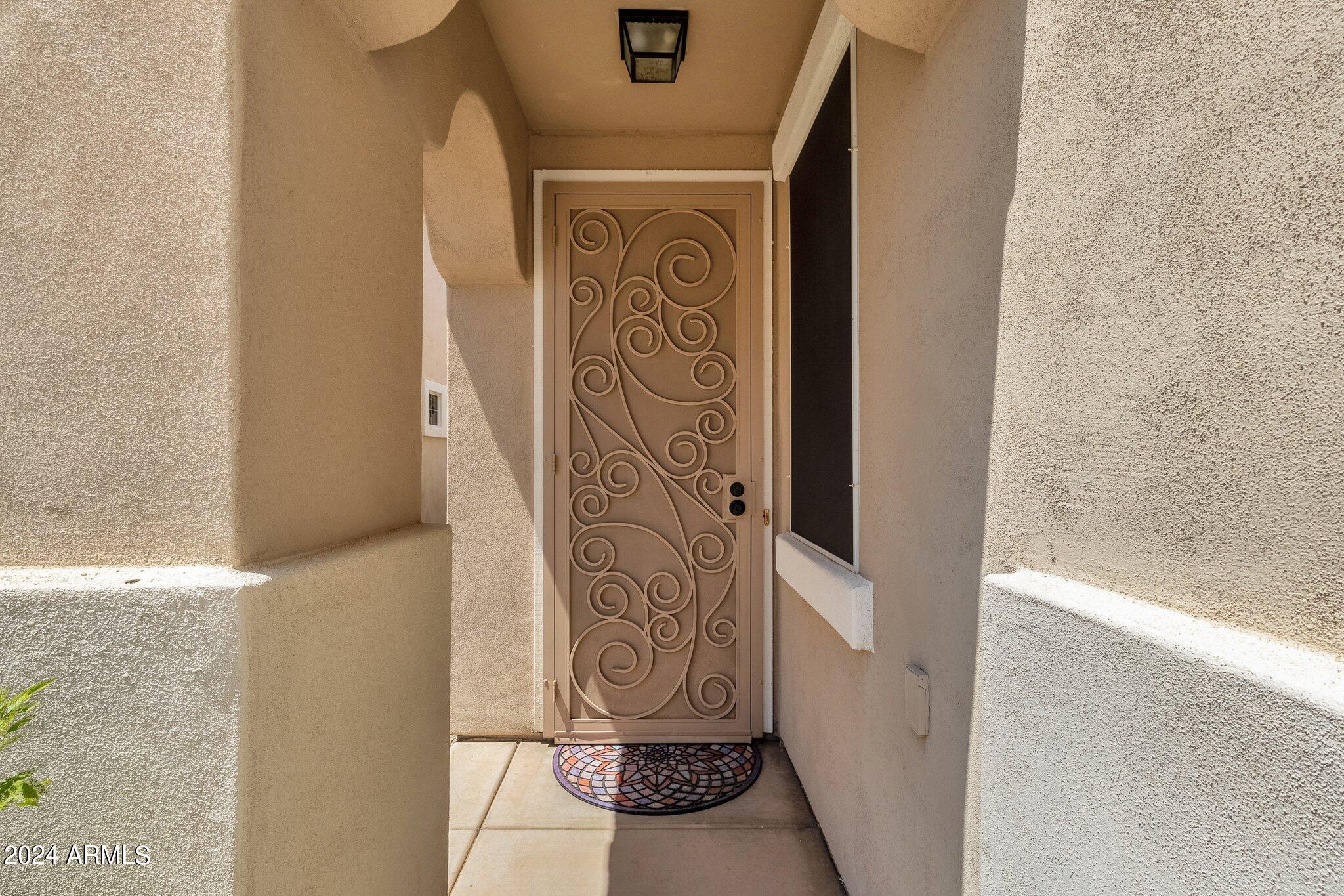 122 W MOUNTAIN SAGE Drive