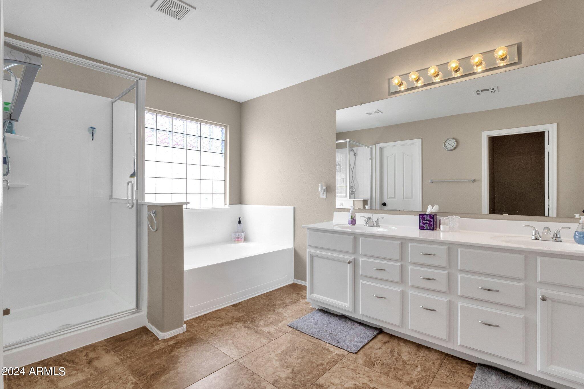 122 W MOUNTAIN SAGE Drive