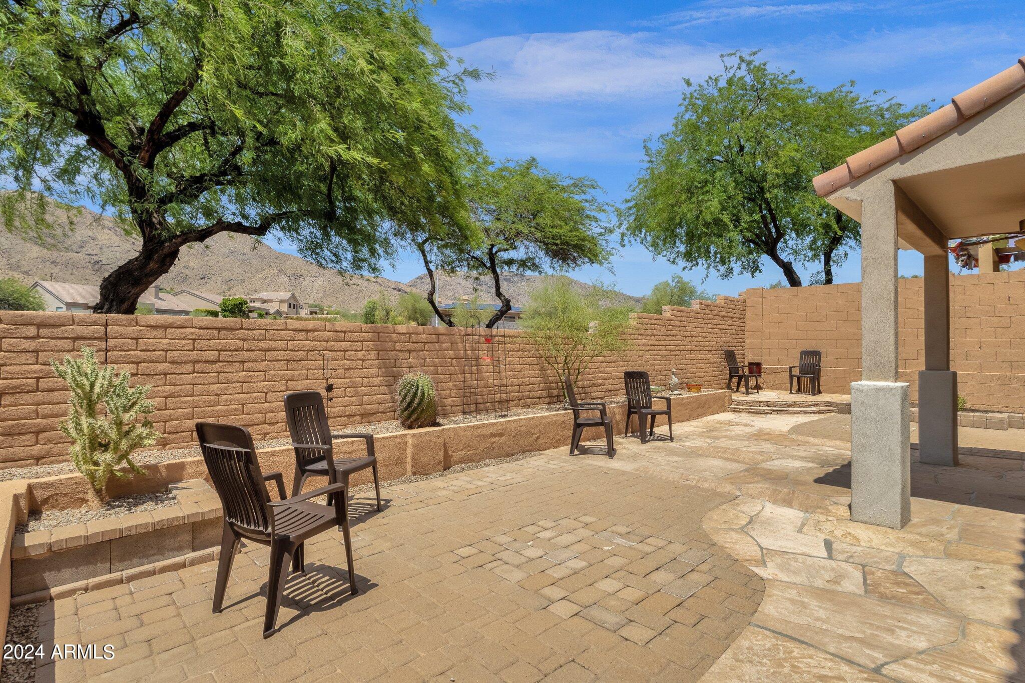 122 W MOUNTAIN SAGE Drive