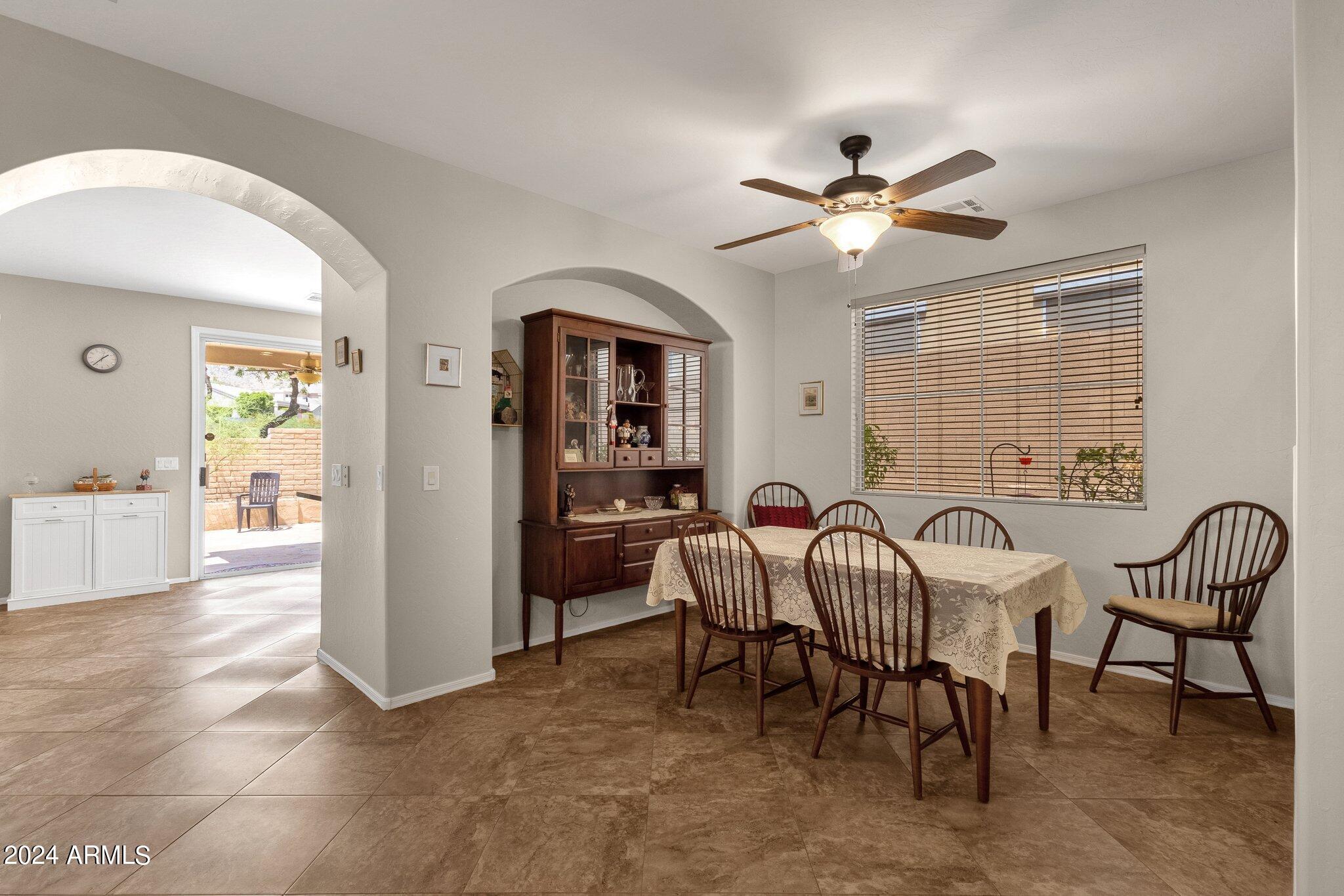 122 W MOUNTAIN SAGE Drive