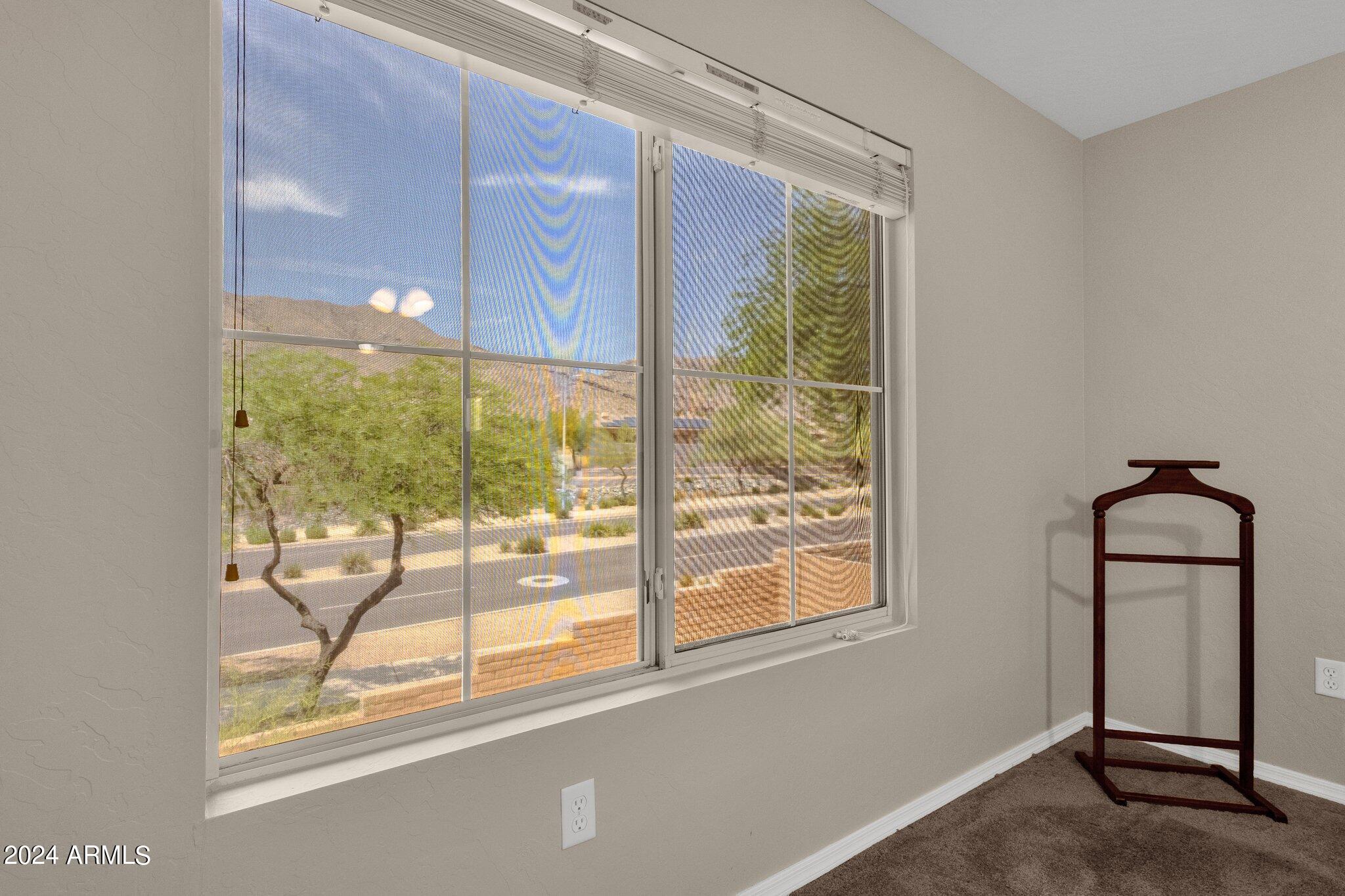 122 W MOUNTAIN SAGE Drive