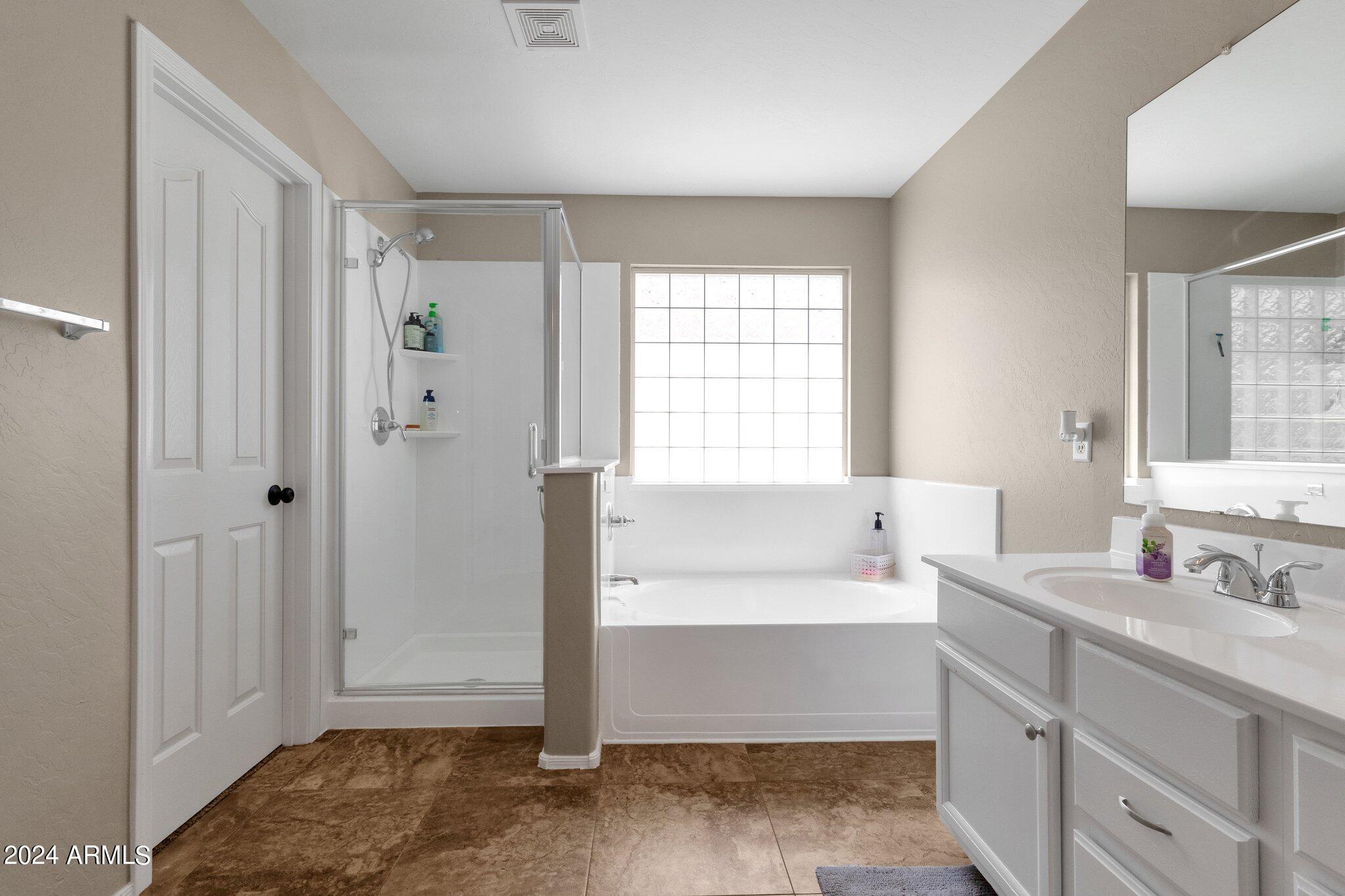 122 W MOUNTAIN SAGE Drive