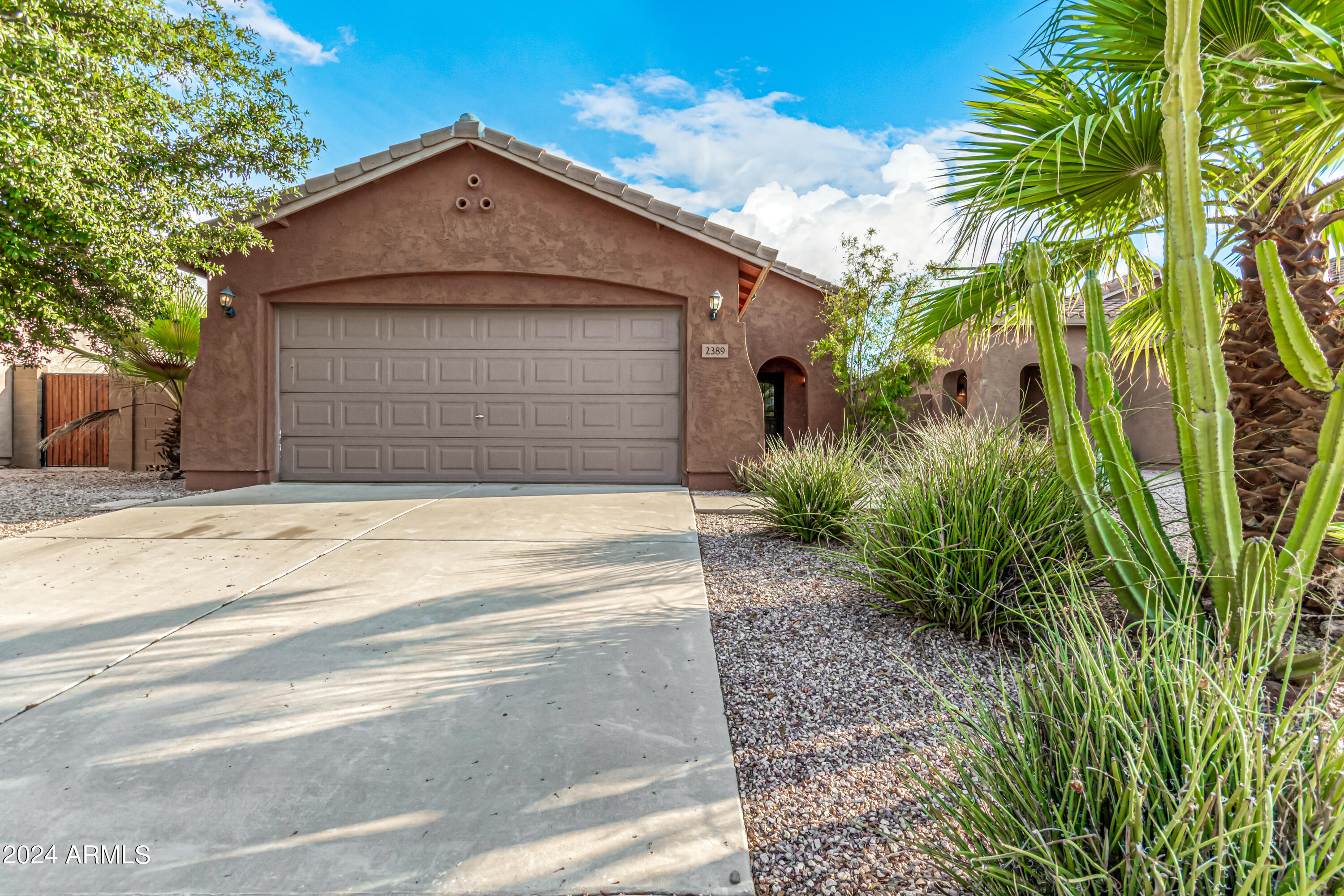 2389 W GOLD DUST Avenue
