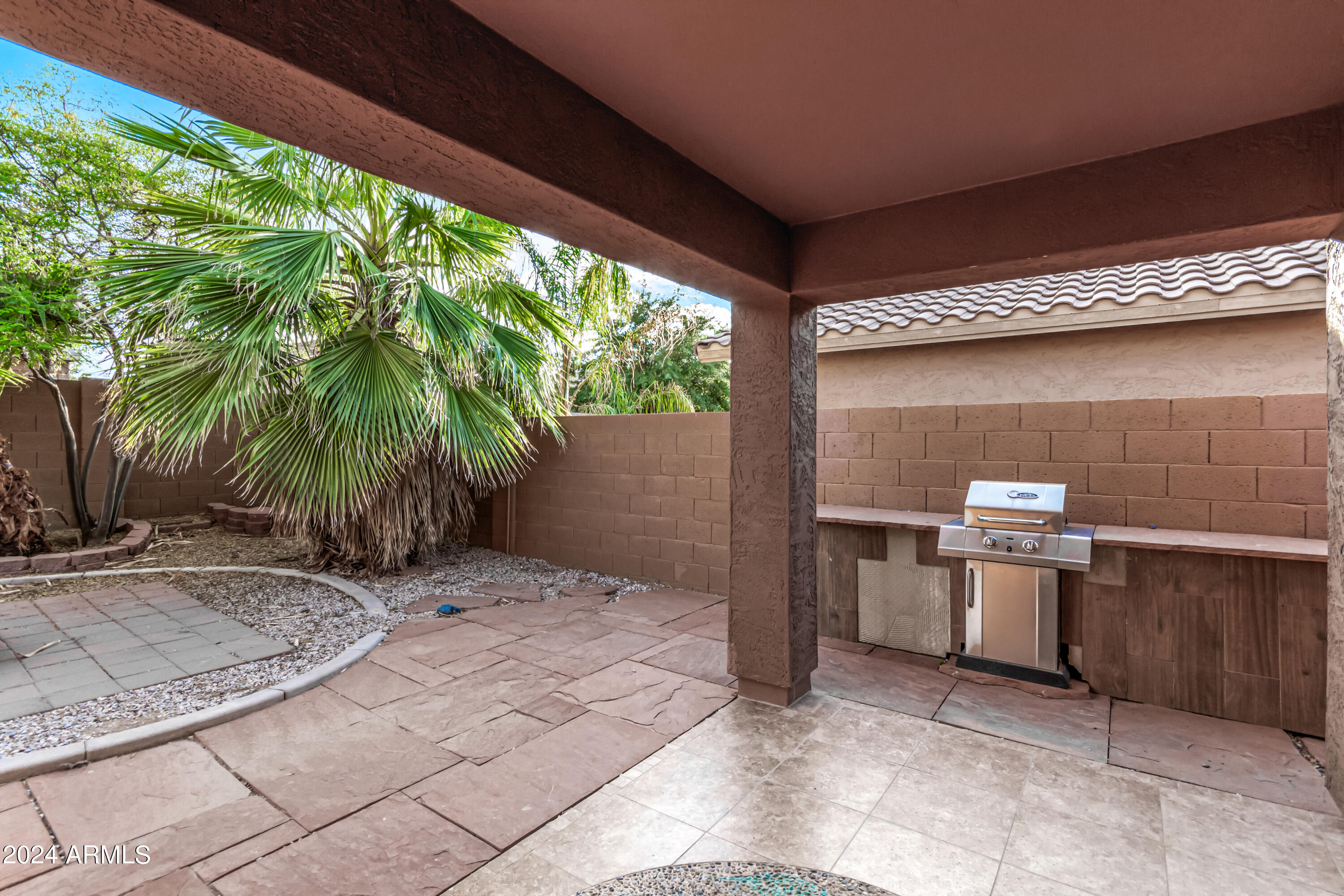 2389 W GOLD DUST Avenue