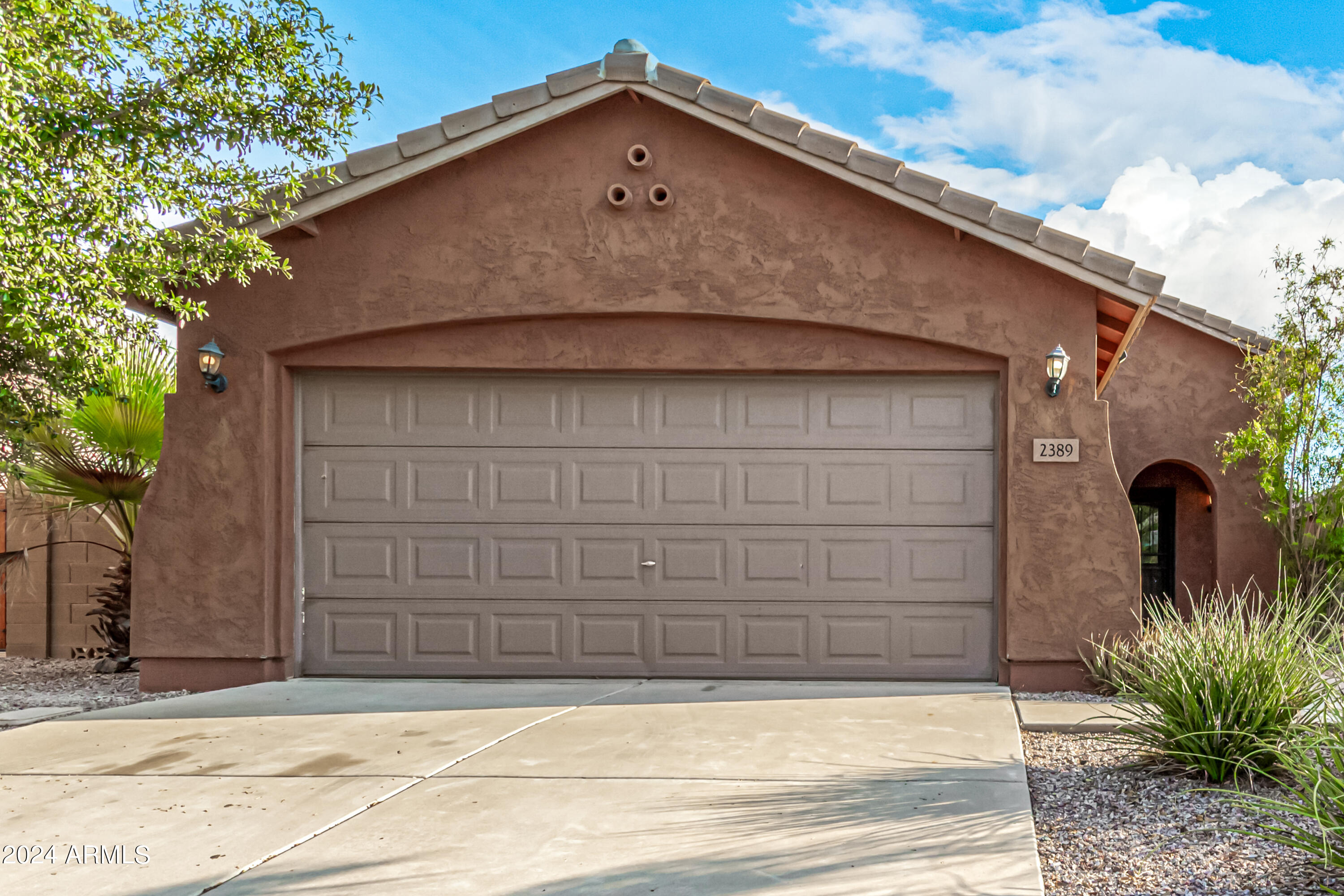 2389 W GOLD DUST Avenue