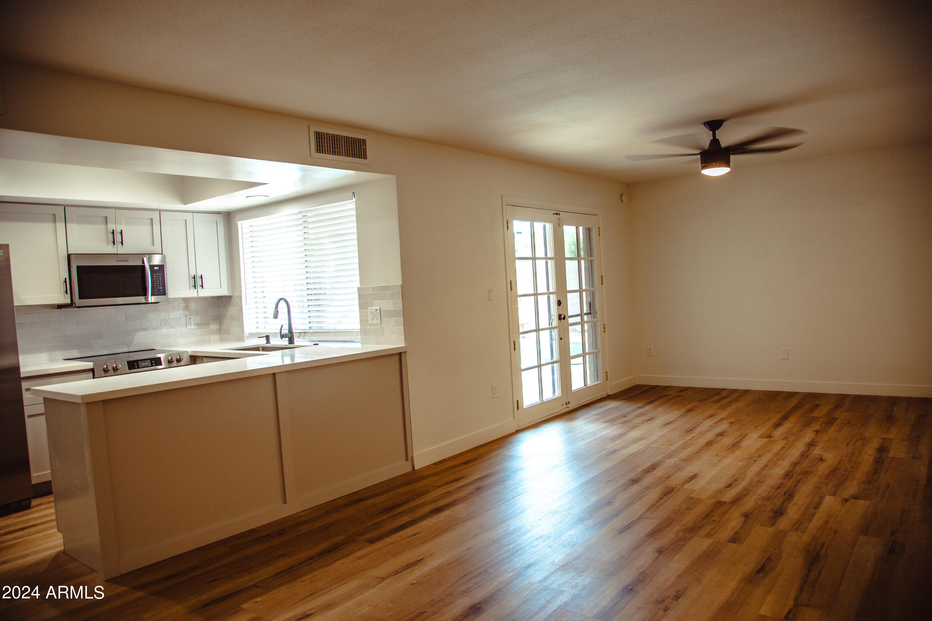 3527 E ALTADENA Avenue