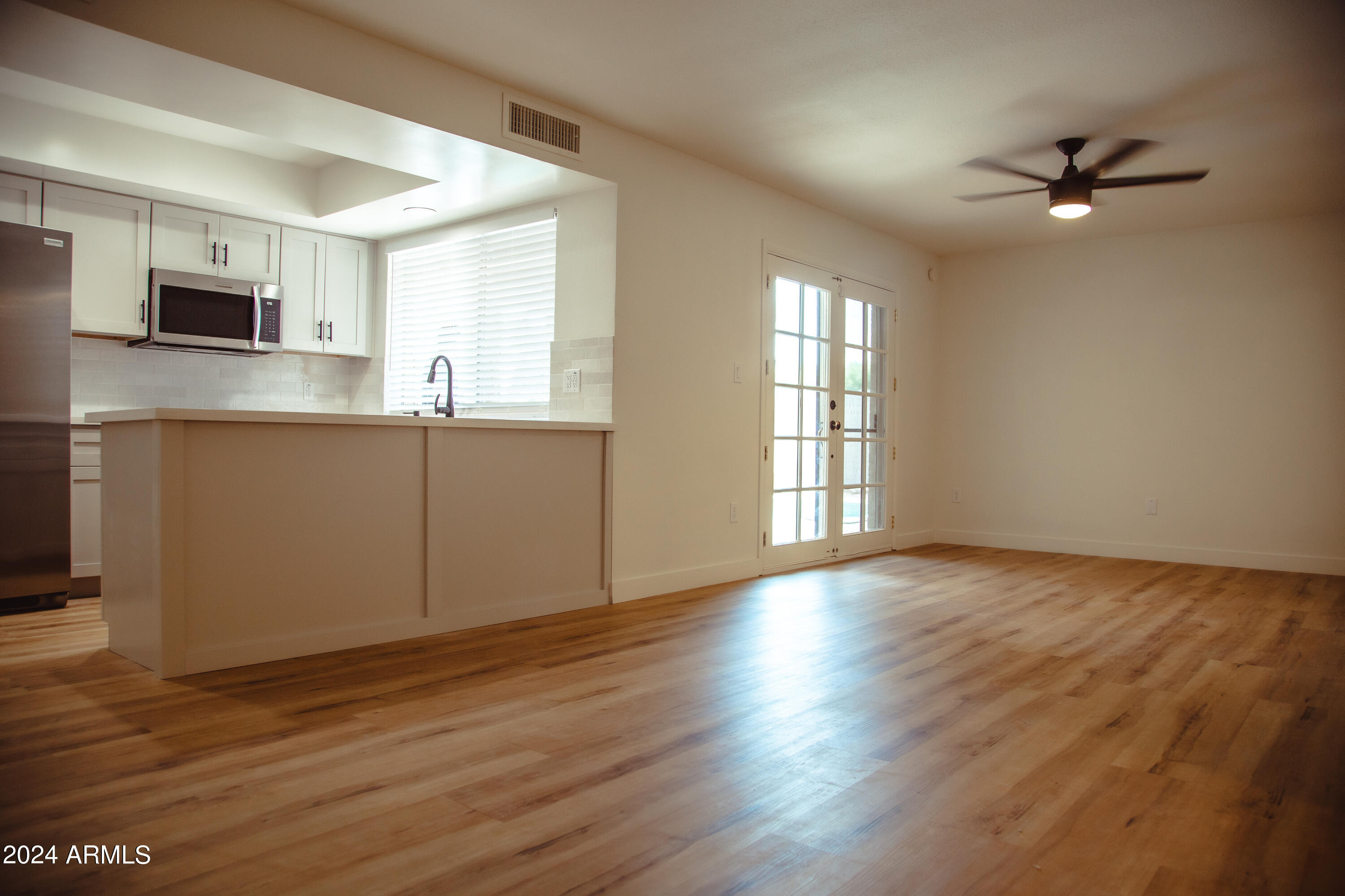 3527 E ALTADENA Avenue