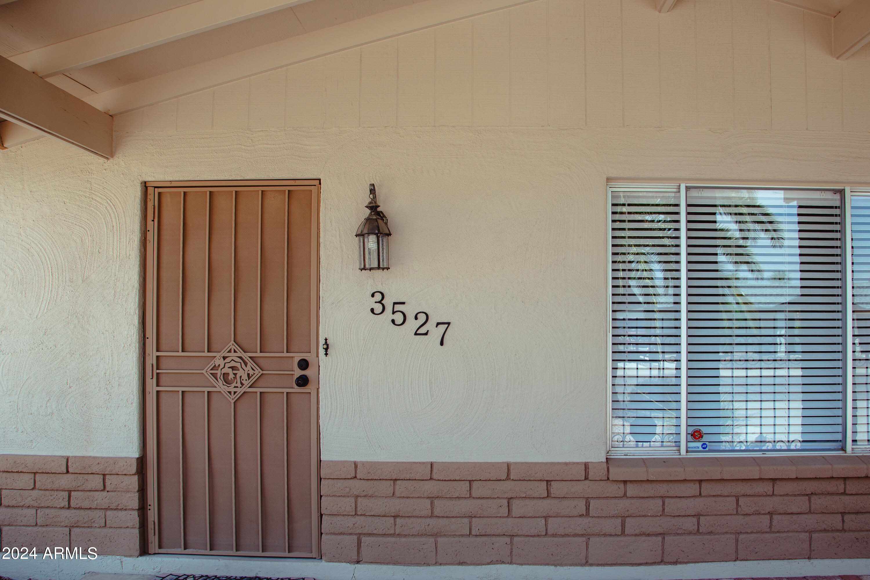 3527 E ALTADENA Avenue