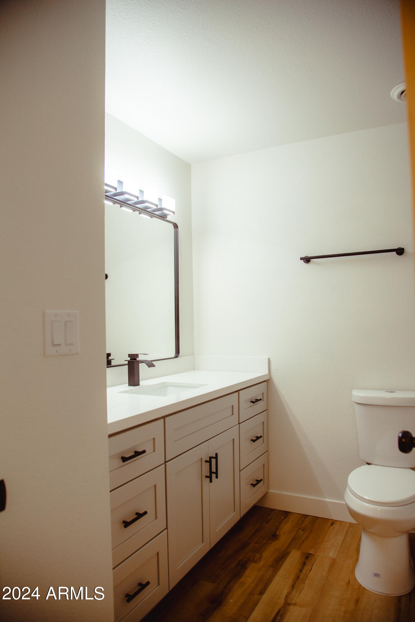 3527 E ALTADENA Avenue