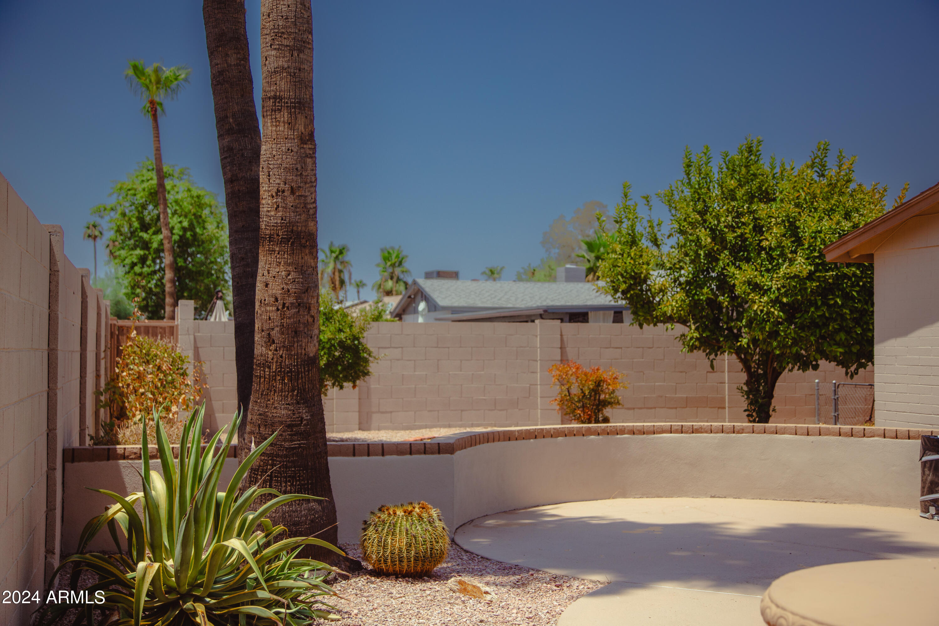 3527 E ALTADENA Avenue