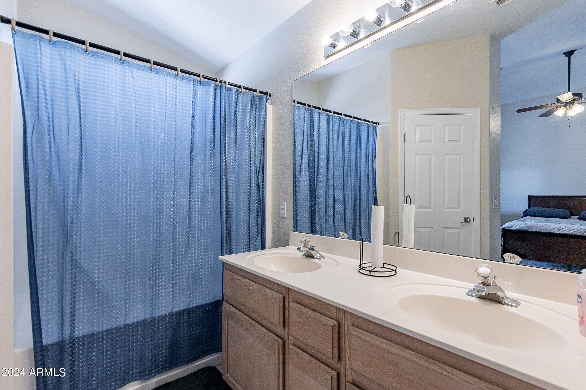 2031 E AIRE LIBRE Avenue