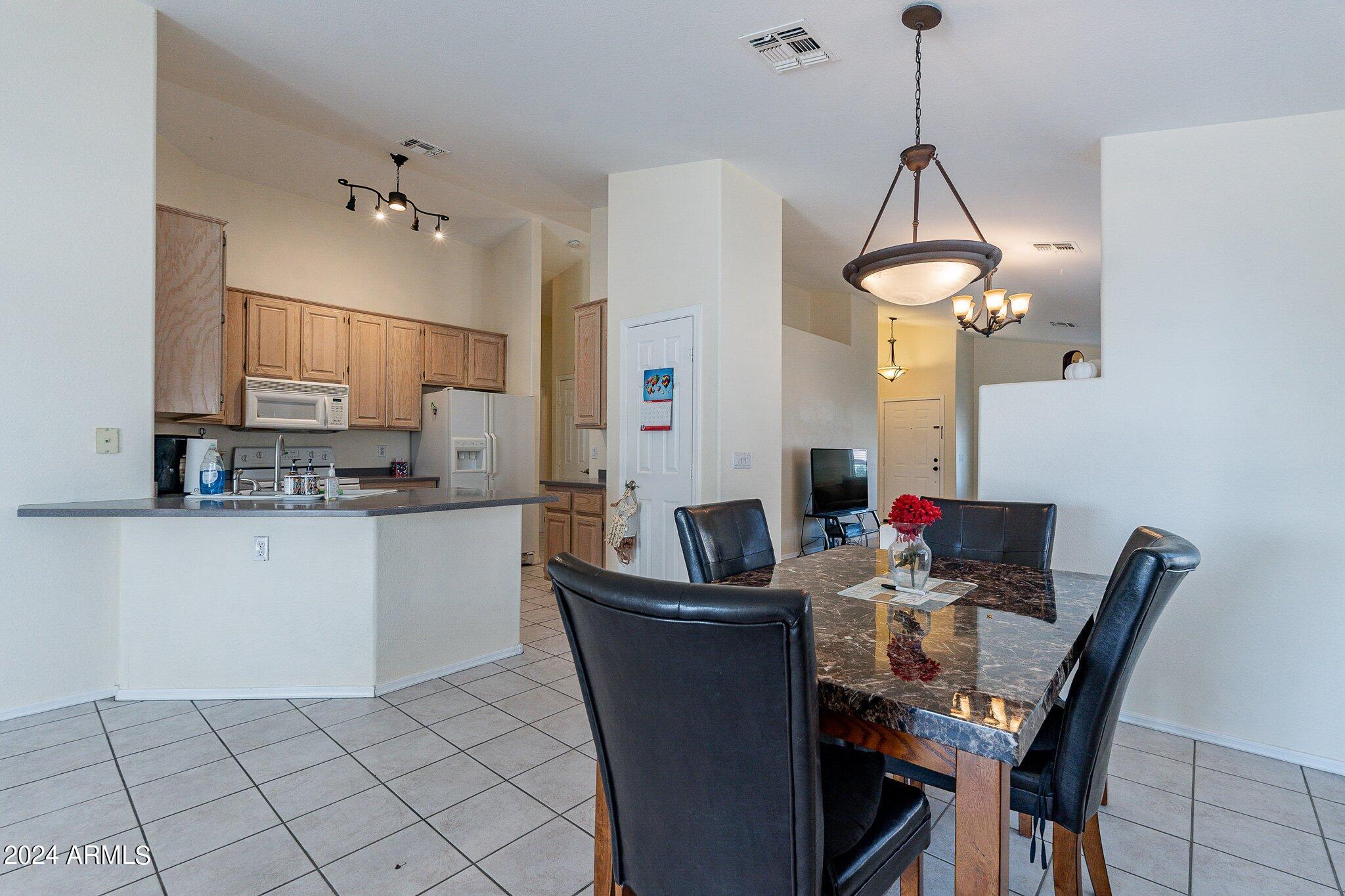 2031 E AIRE LIBRE Avenue