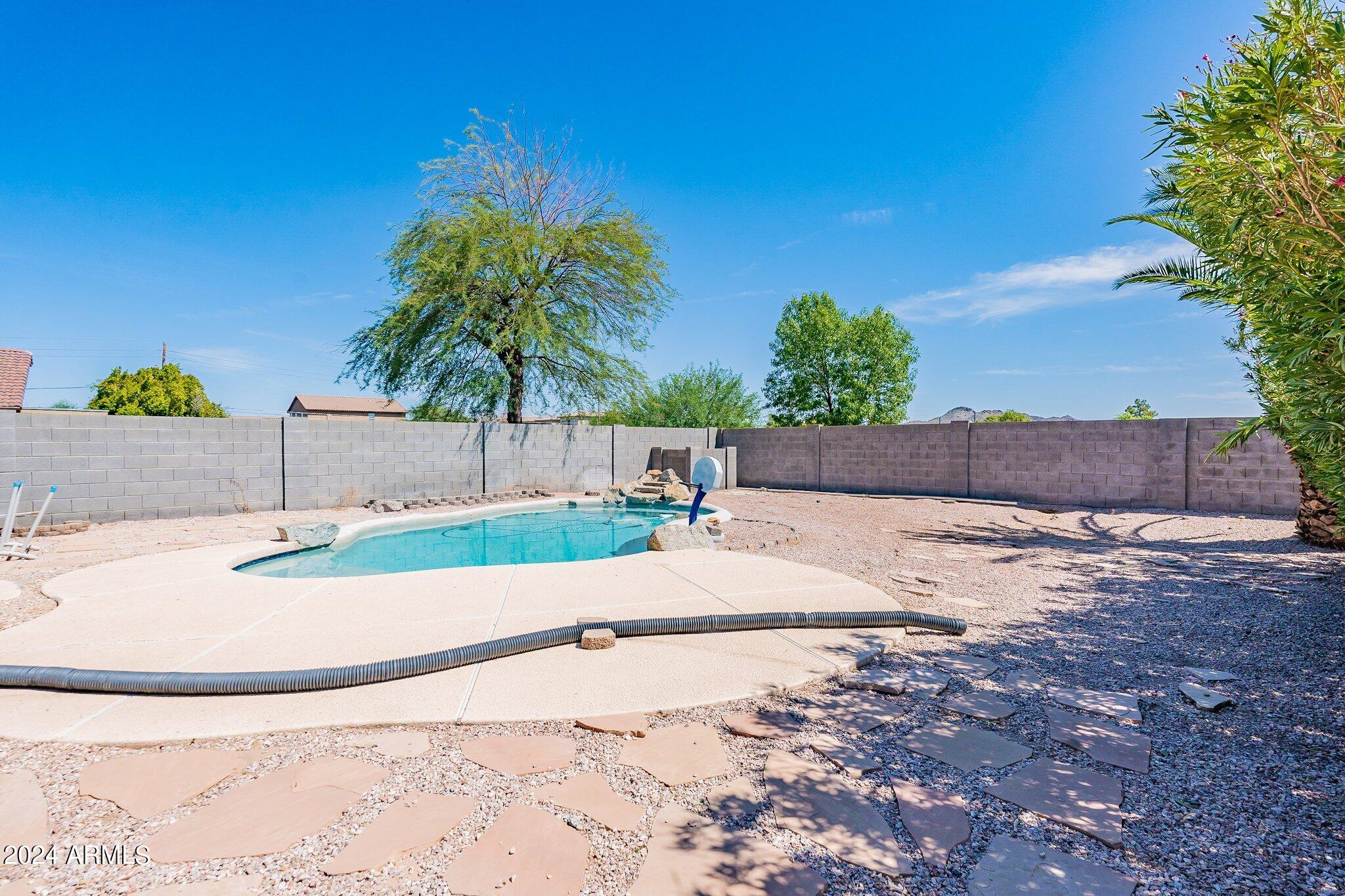 2031 E AIRE LIBRE Avenue