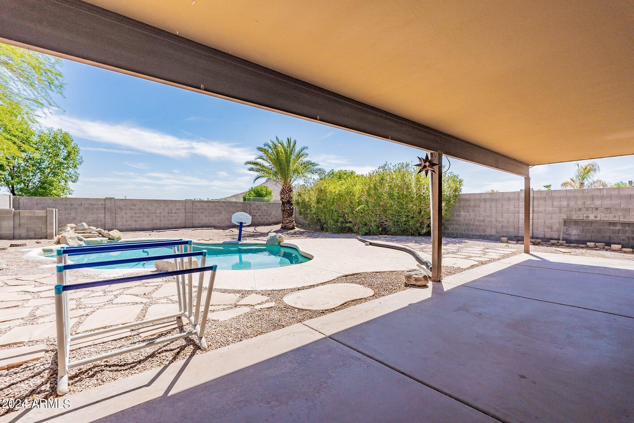 2031 E AIRE LIBRE Avenue