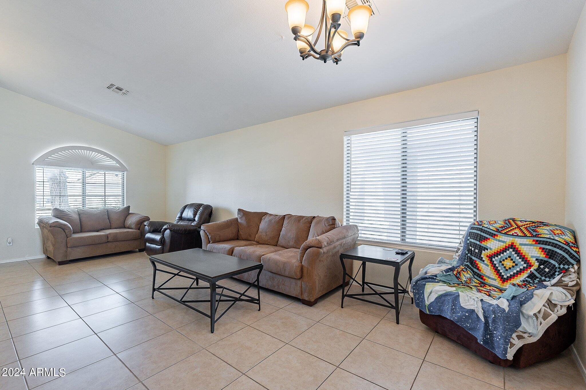 2031 E AIRE LIBRE Avenue