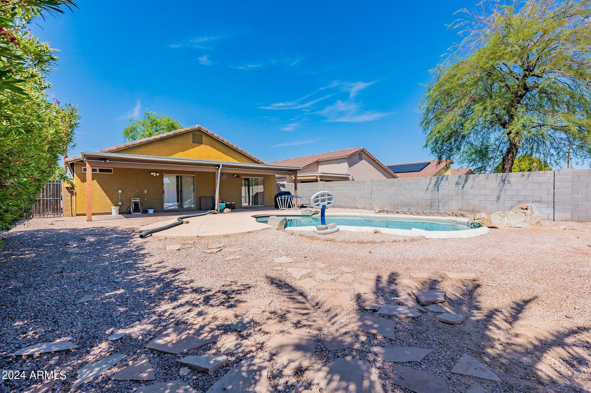 2031 E AIRE LIBRE Avenue