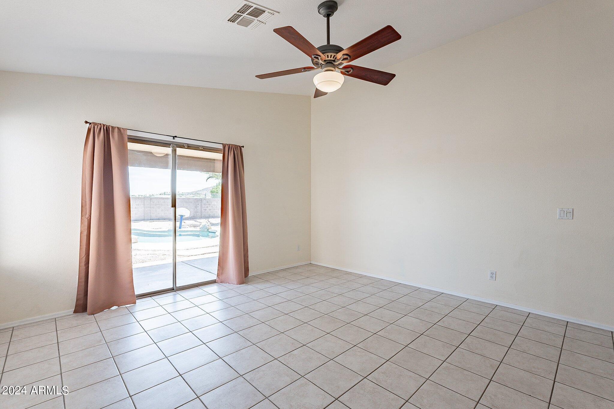 2031 E AIRE LIBRE Avenue