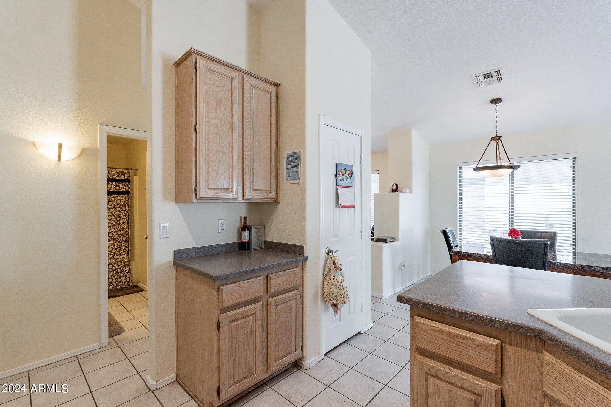 2031 E AIRE LIBRE Avenue