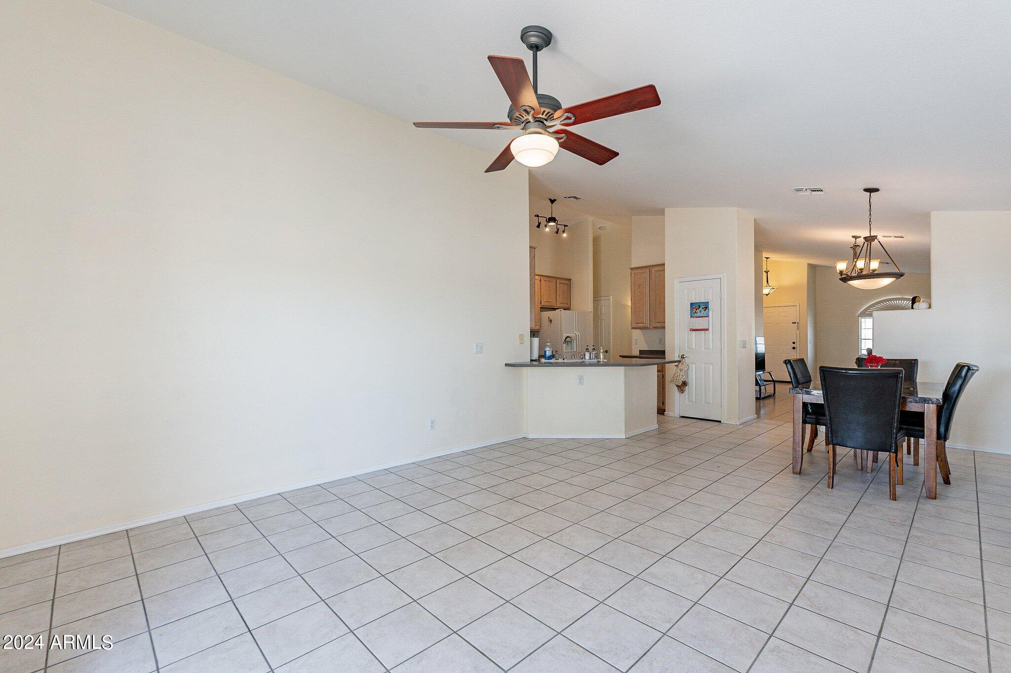 2031 E AIRE LIBRE Avenue