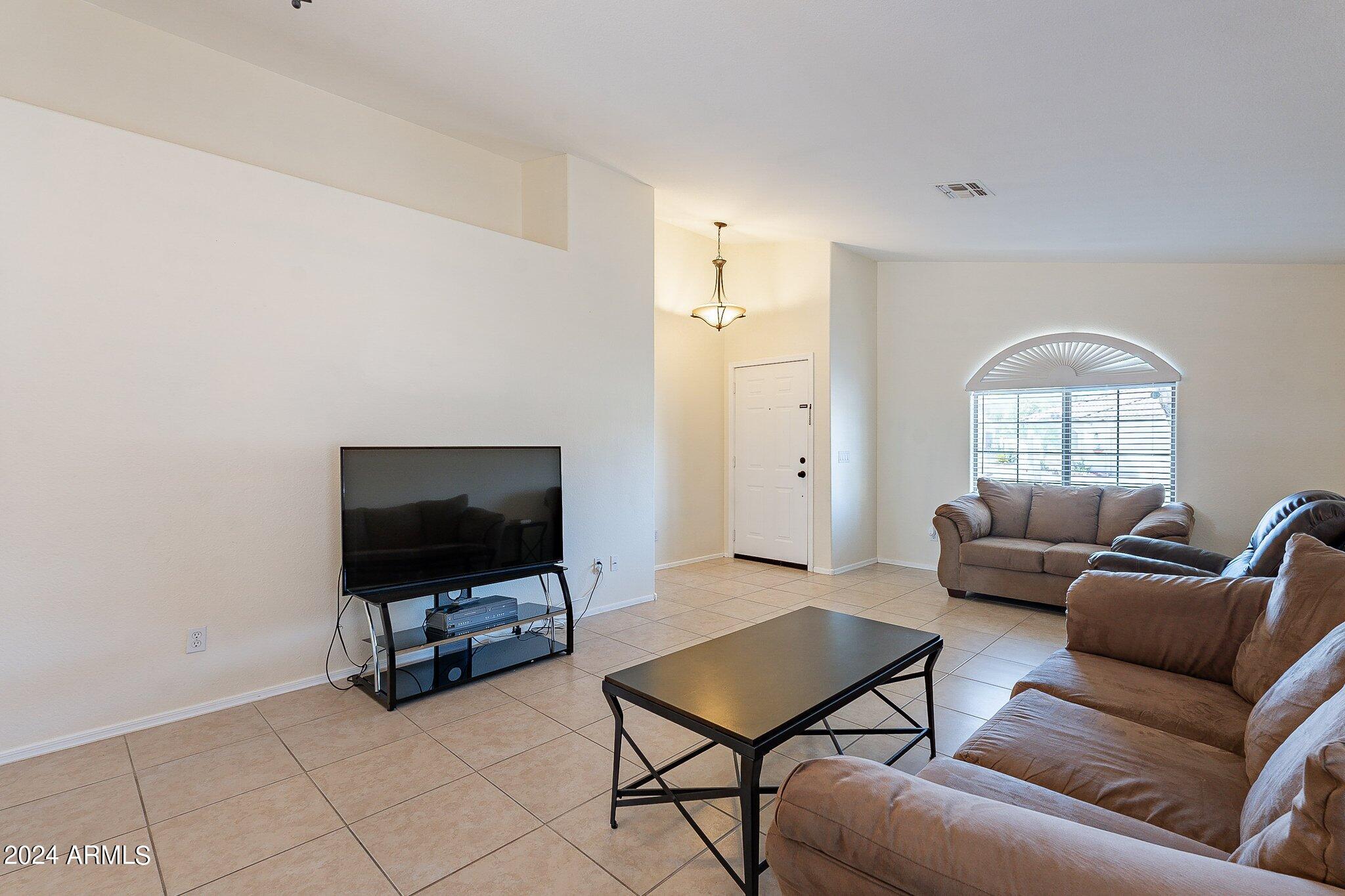 2031 E AIRE LIBRE Avenue