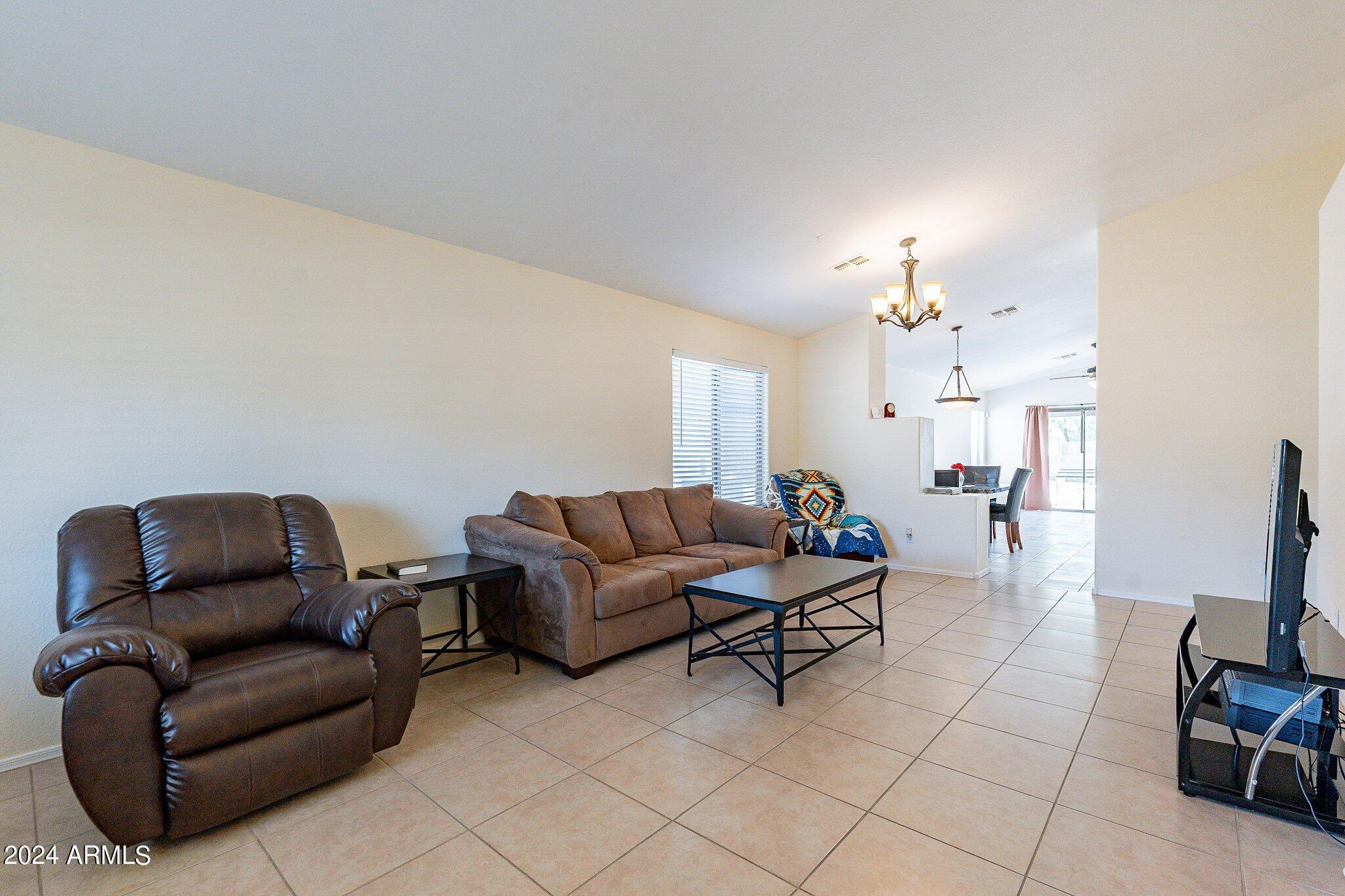 2031 E AIRE LIBRE Avenue