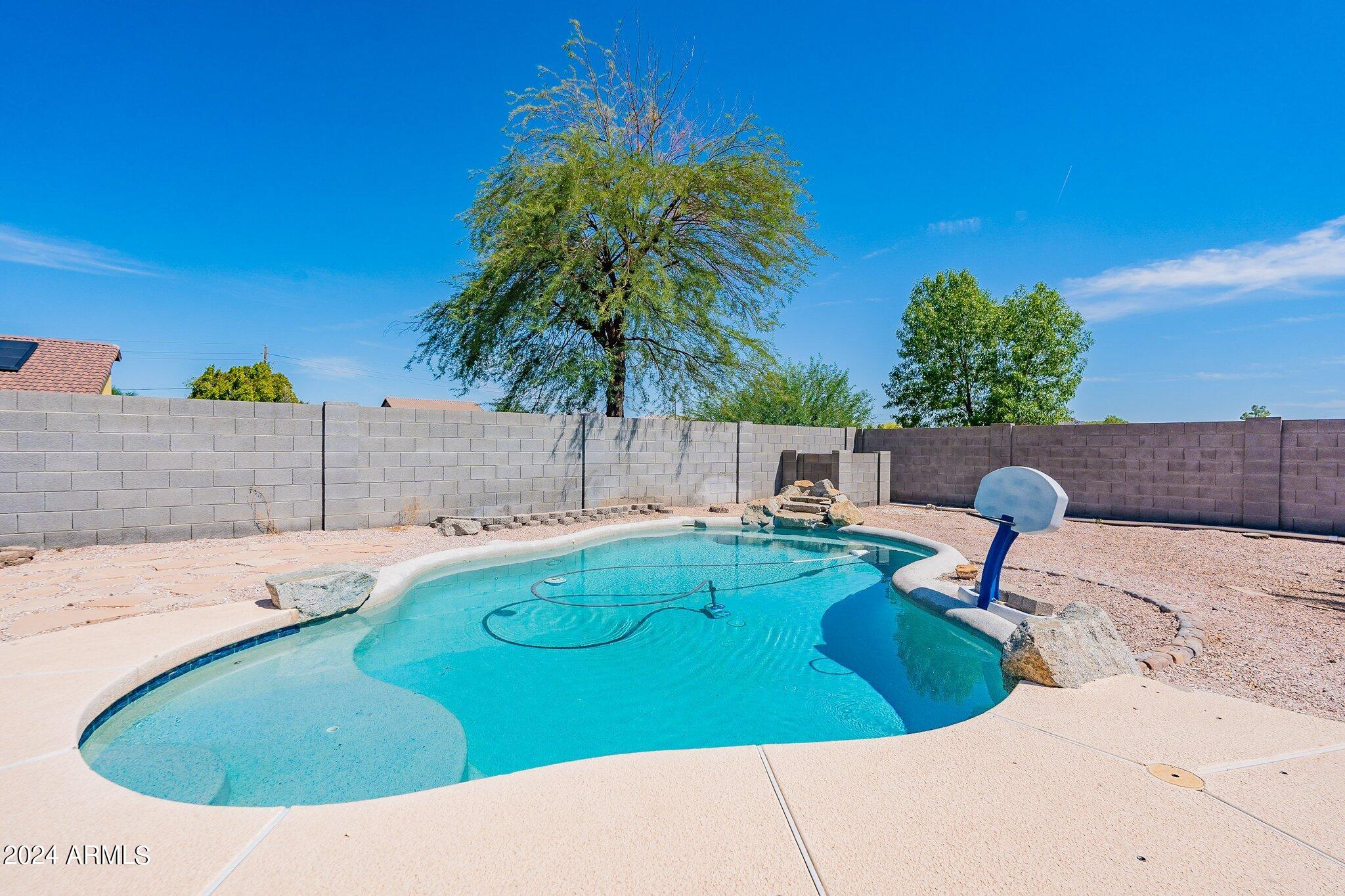 2031 E AIRE LIBRE Avenue