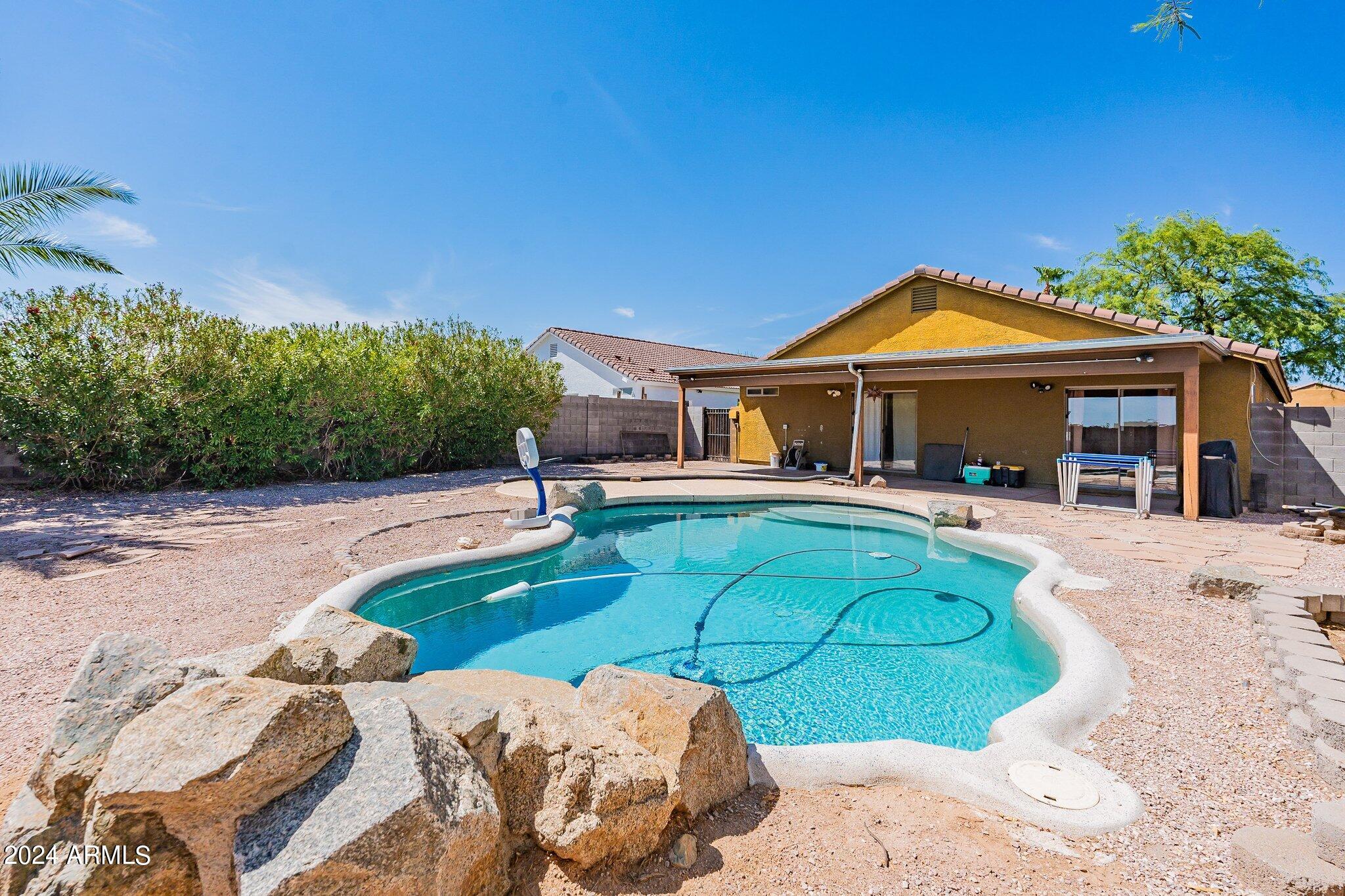 2031 E AIRE LIBRE Avenue