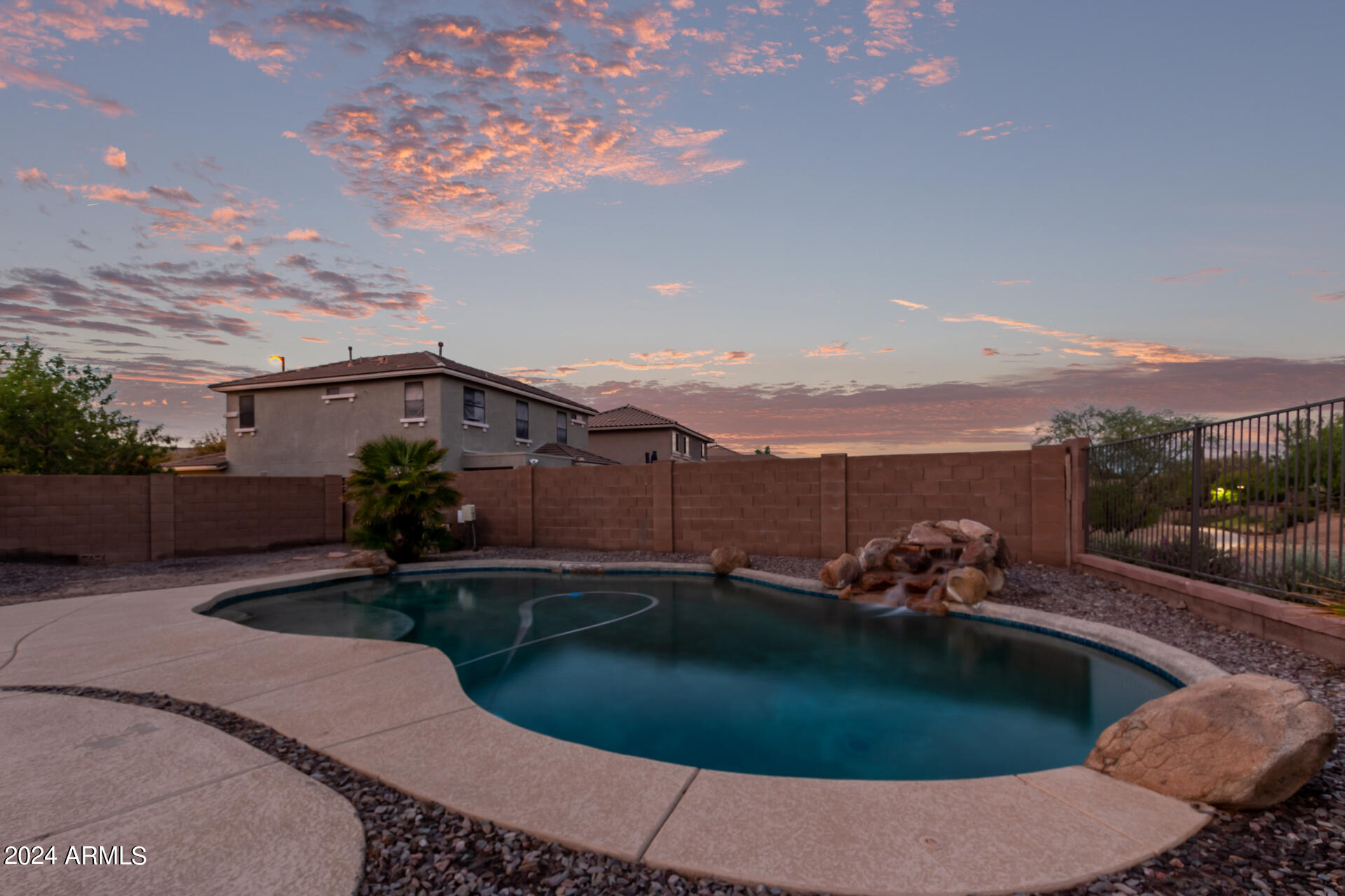 2933 E BLUE RIDGE Way
