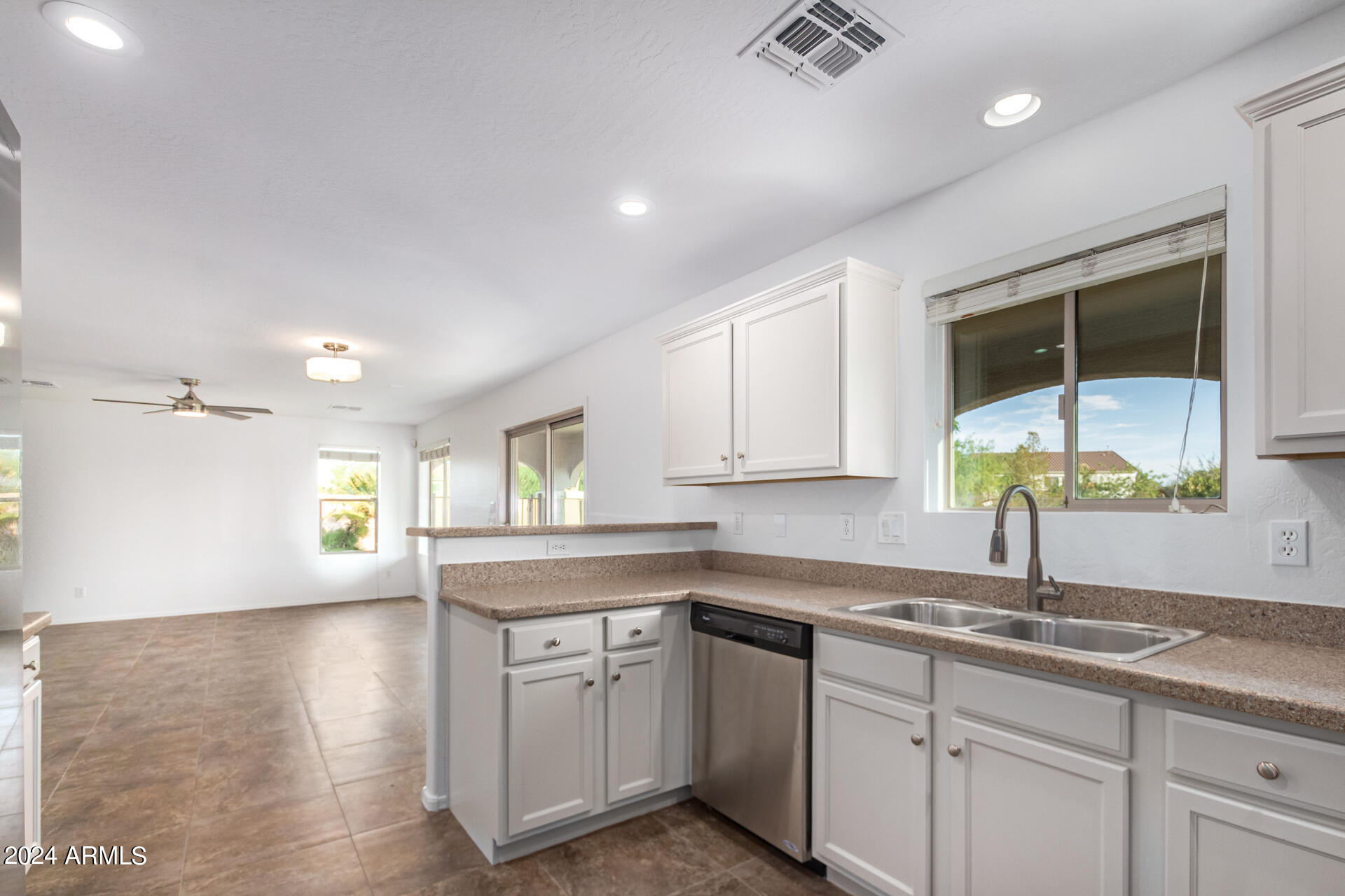 2933 E BLUE RIDGE Way