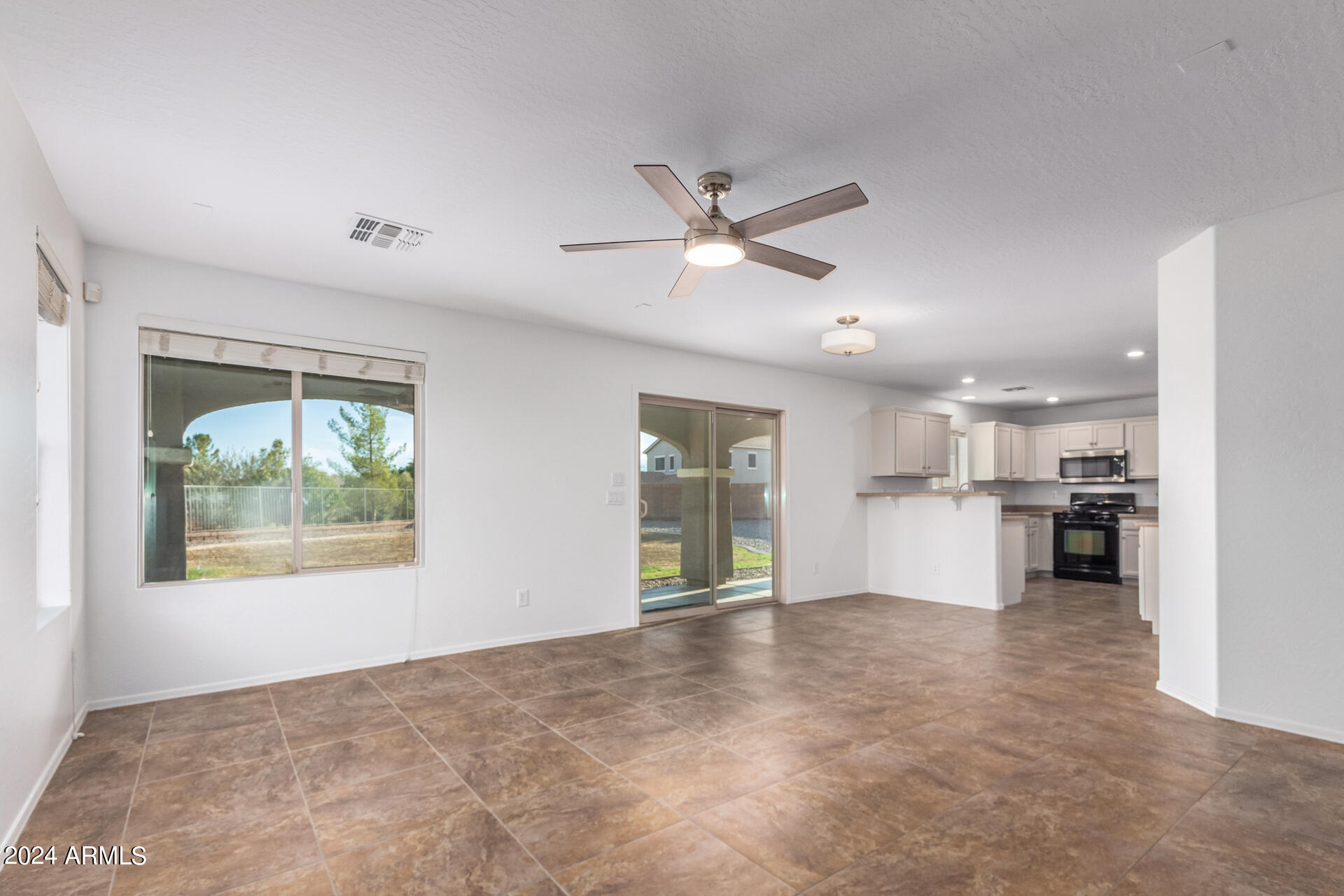 2933 E BLUE RIDGE Way
