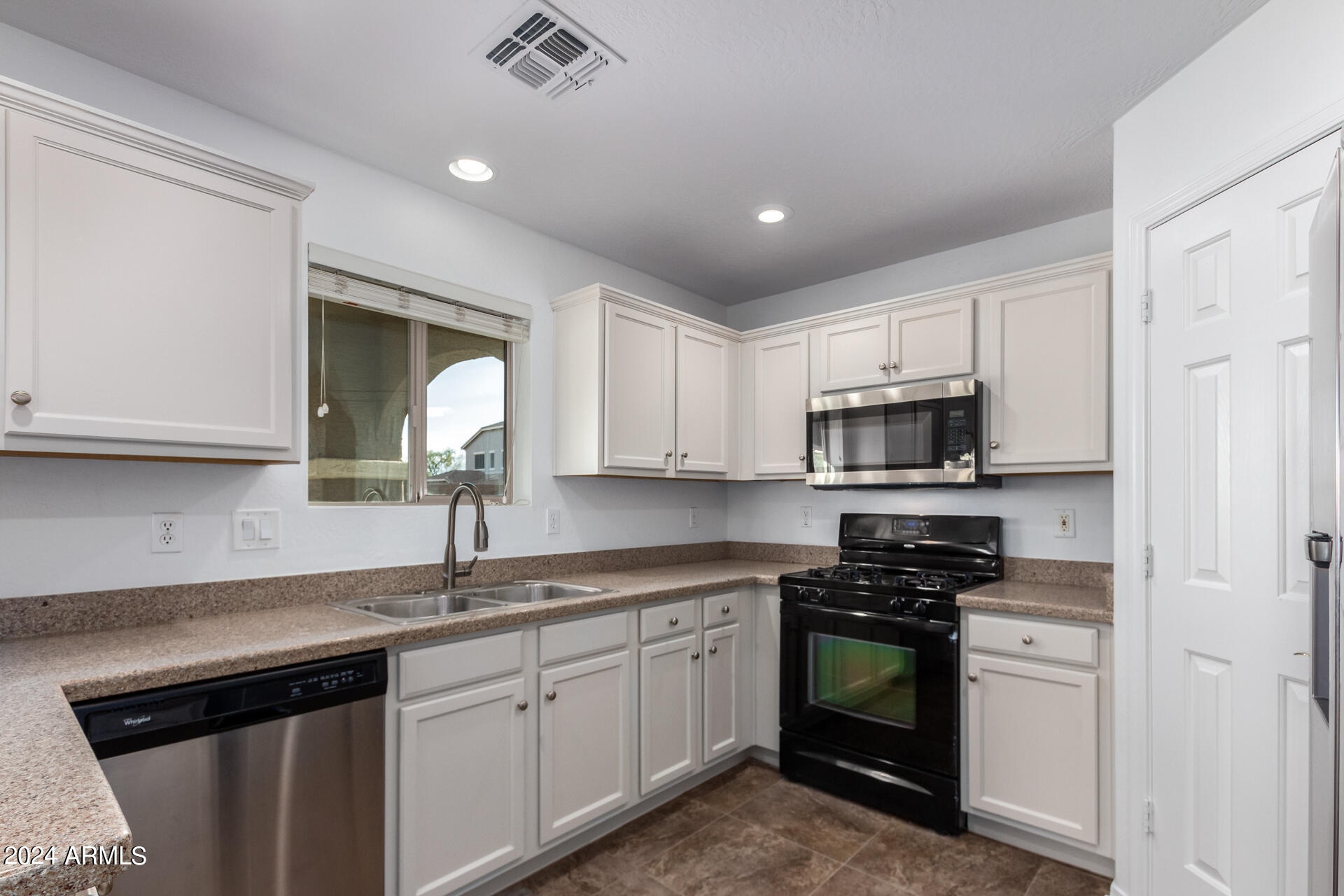 2933 E BLUE RIDGE Way