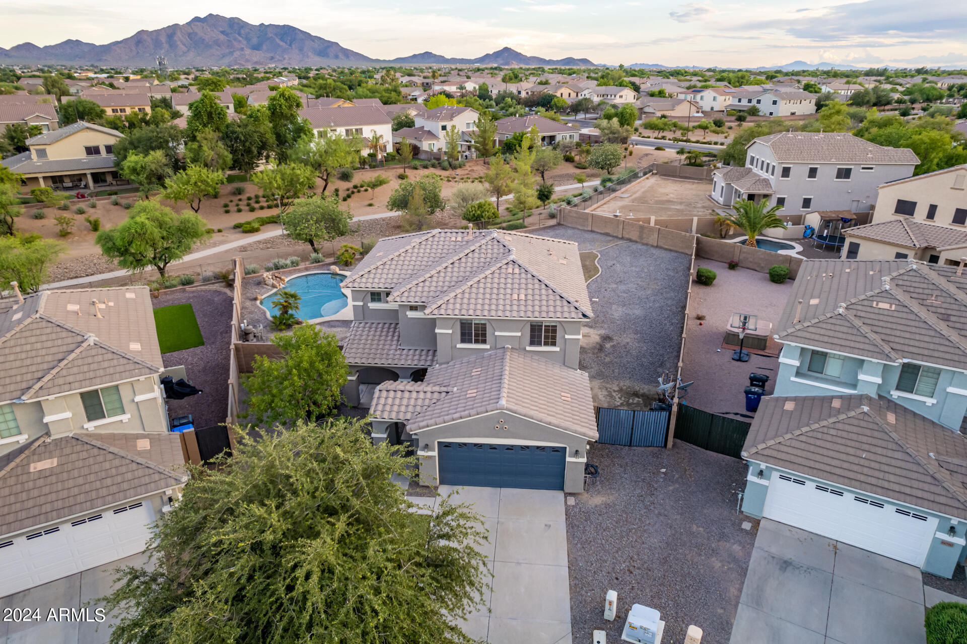 2933 E BLUE RIDGE Way