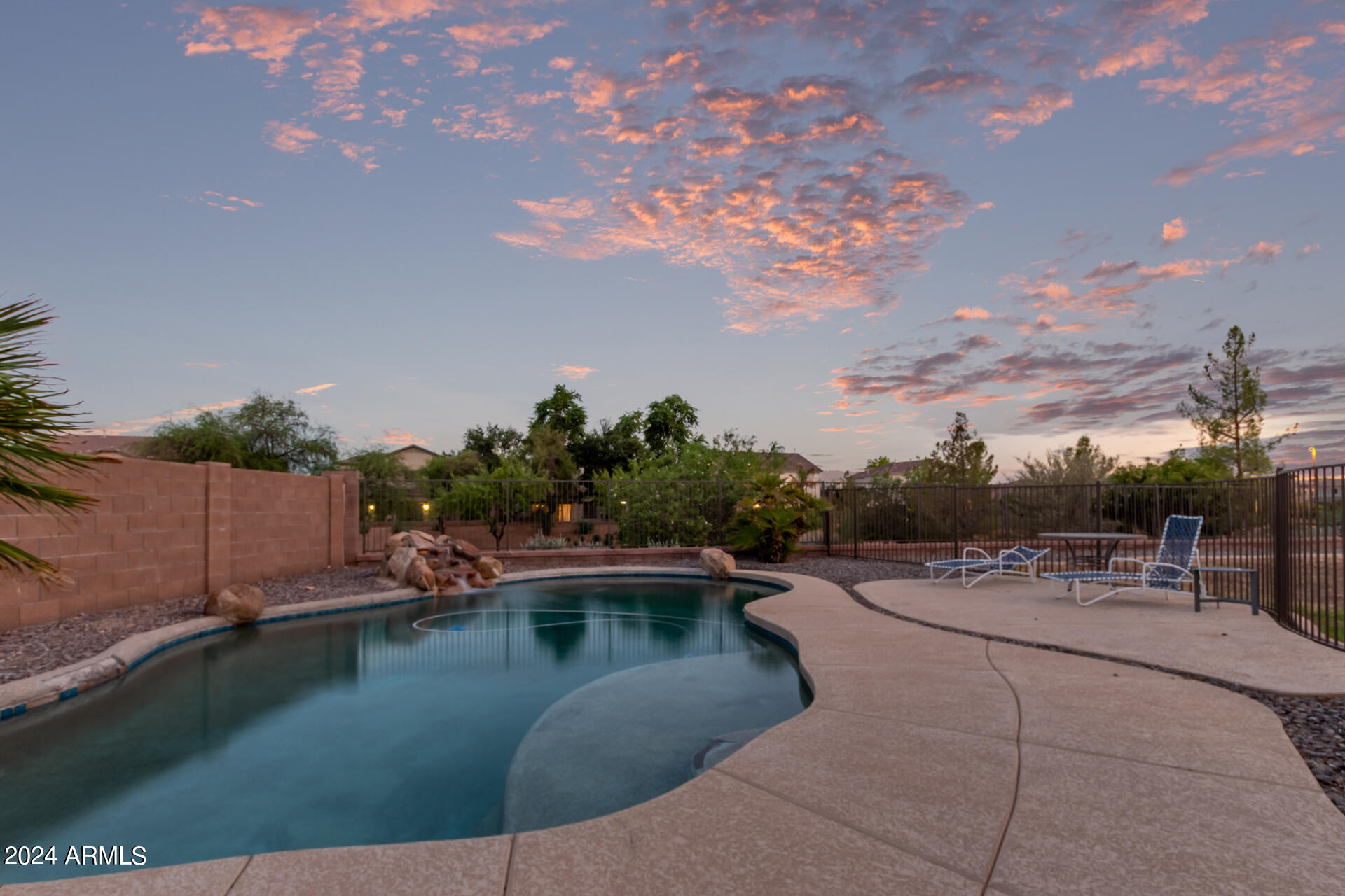 2933 E BLUE RIDGE Way