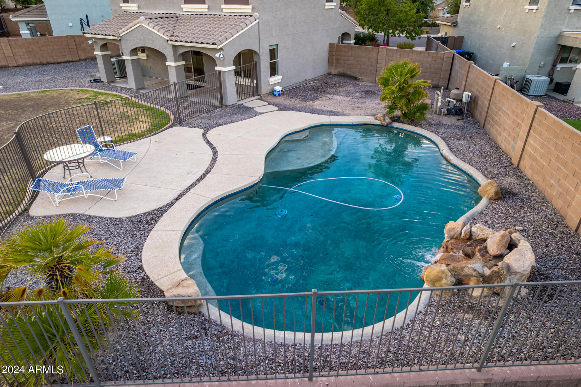 2933 E BLUE RIDGE Way