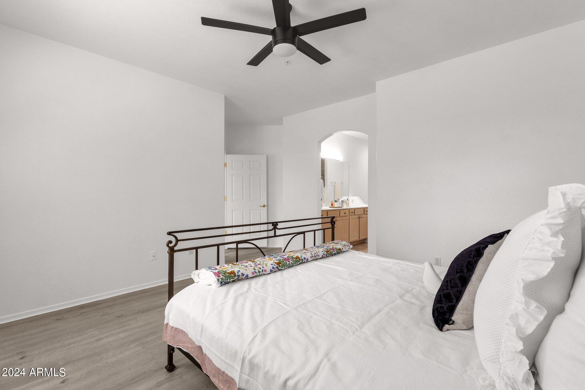 11500 E COCHISE Drive # 1033