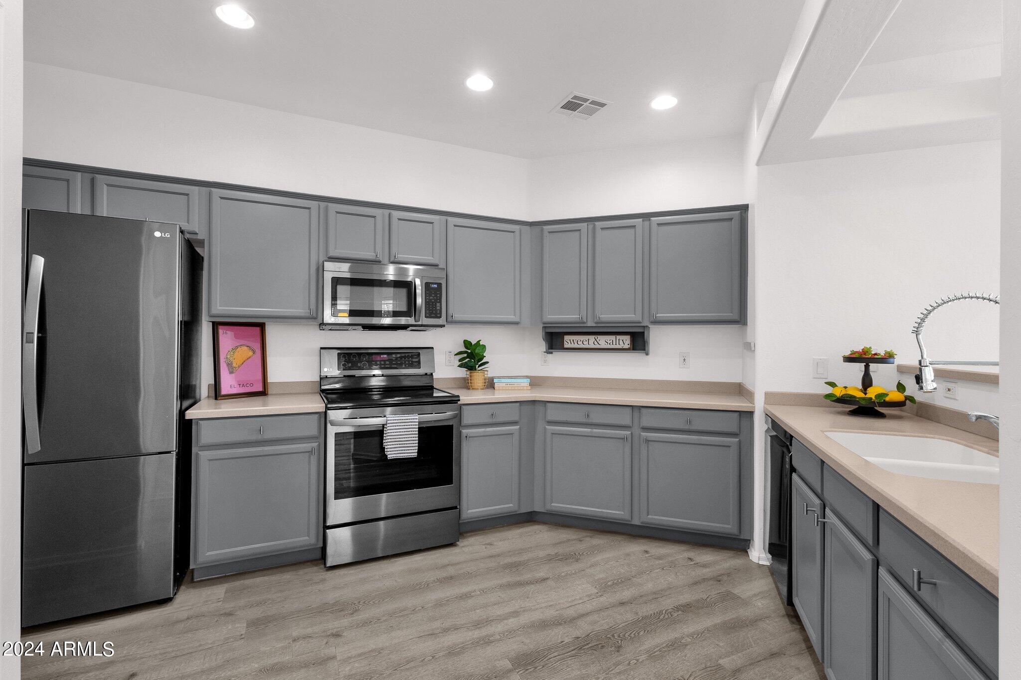 11500 E COCHISE Drive # 1033