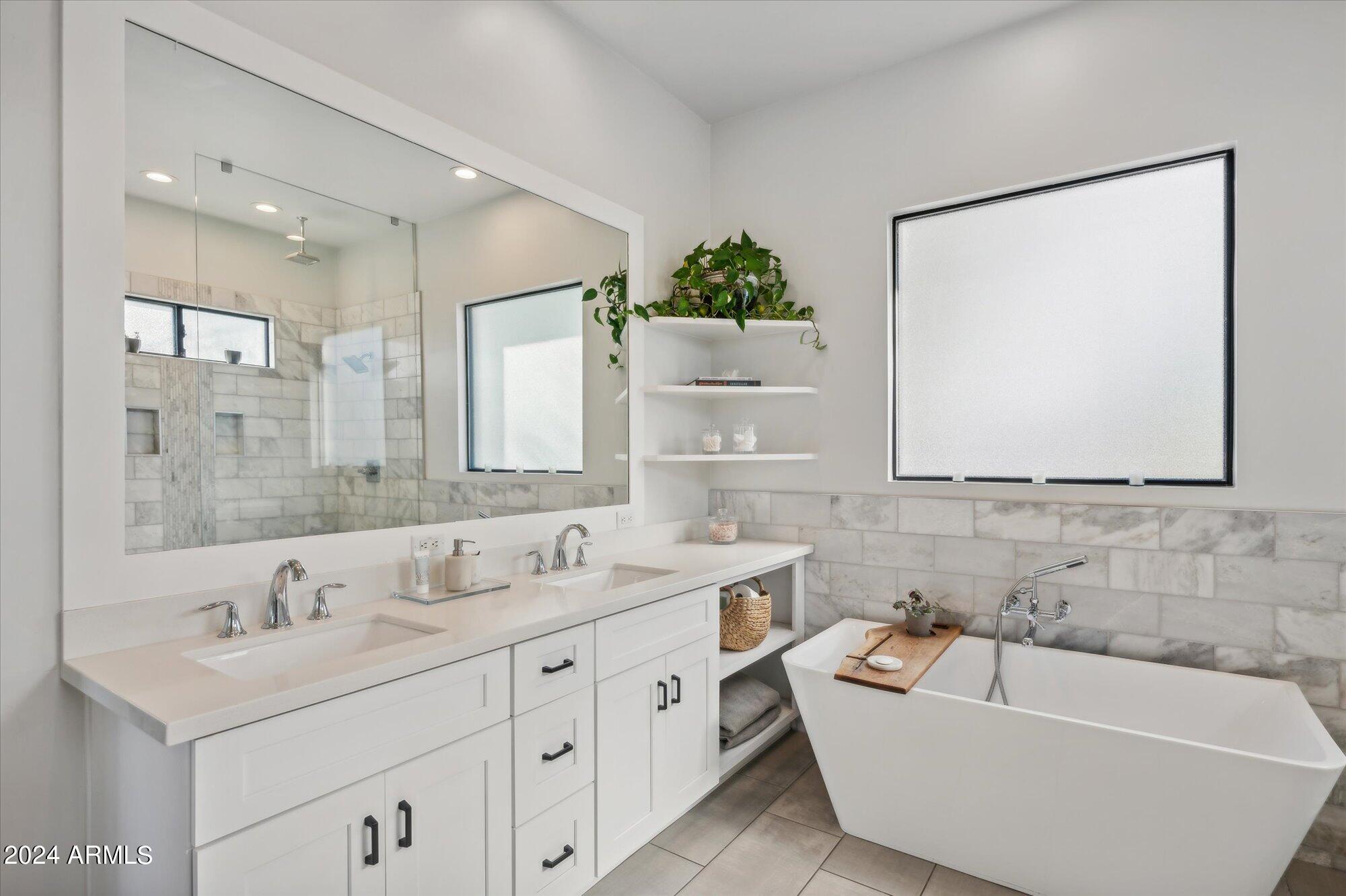 1441 E CLARENDON Avenue