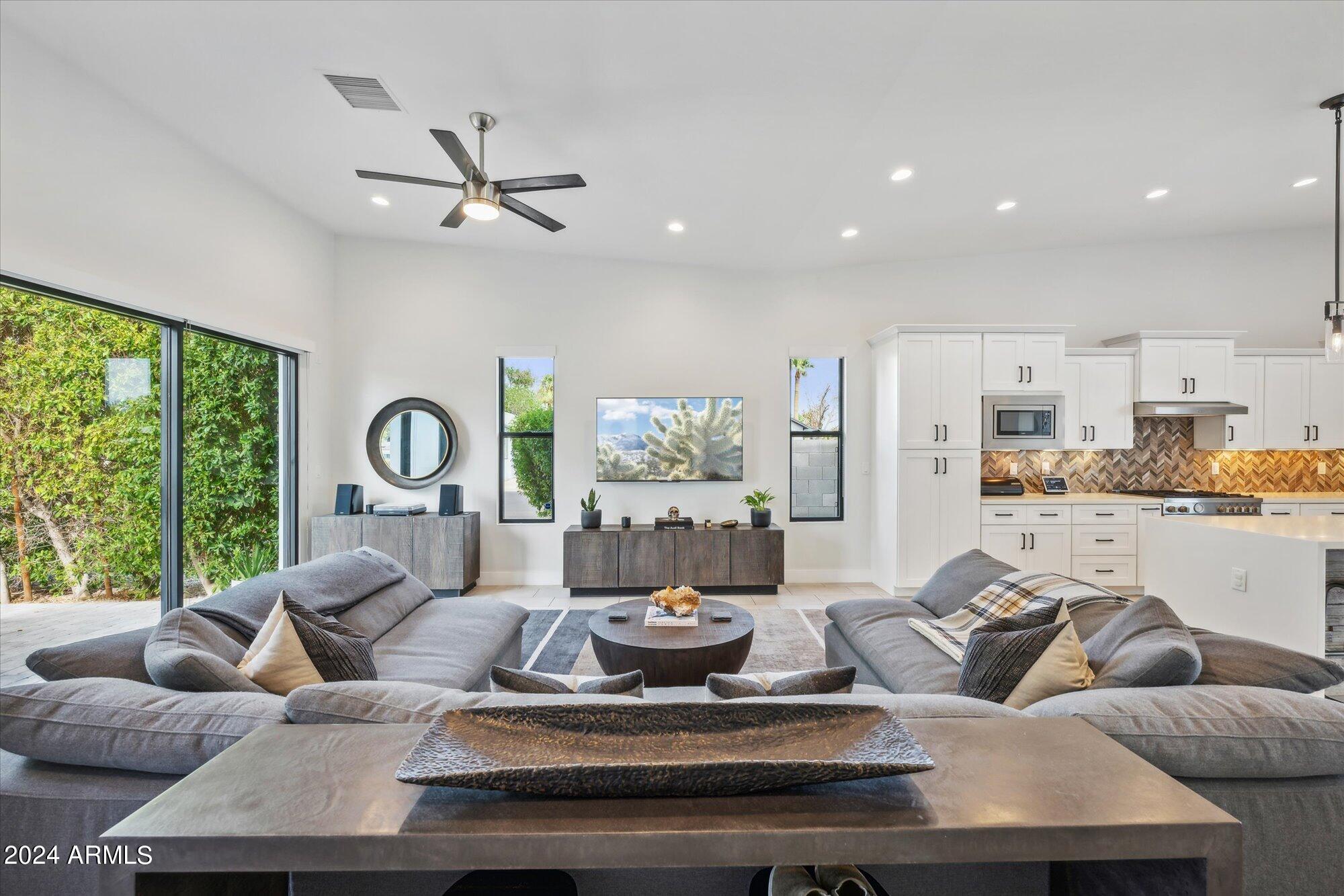 1441 E CLARENDON Avenue