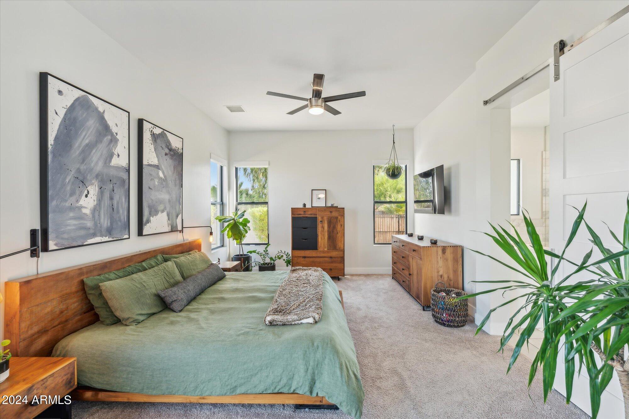 1441 E CLARENDON Avenue