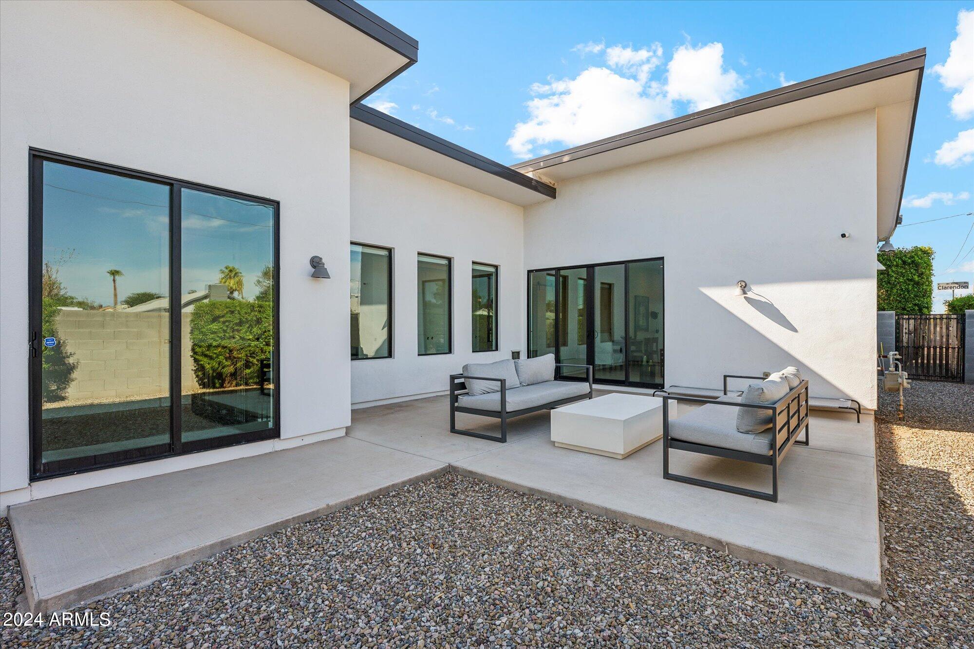 1441 E CLARENDON Avenue