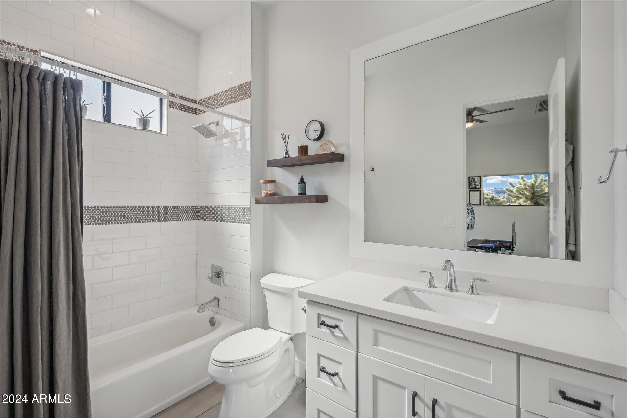 1441 E CLARENDON Avenue