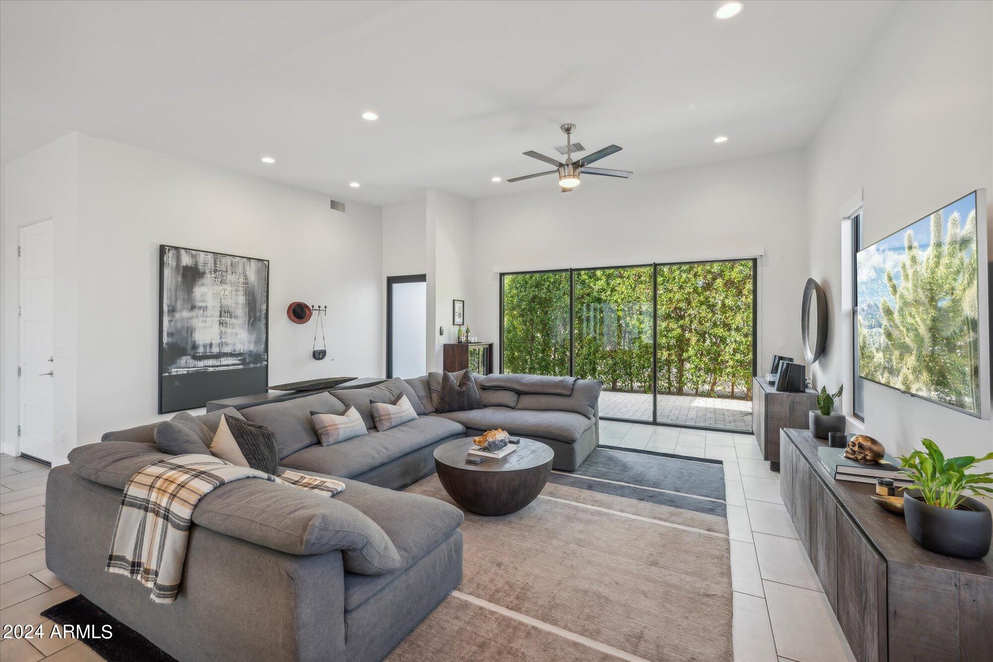 1441 E CLARENDON Avenue