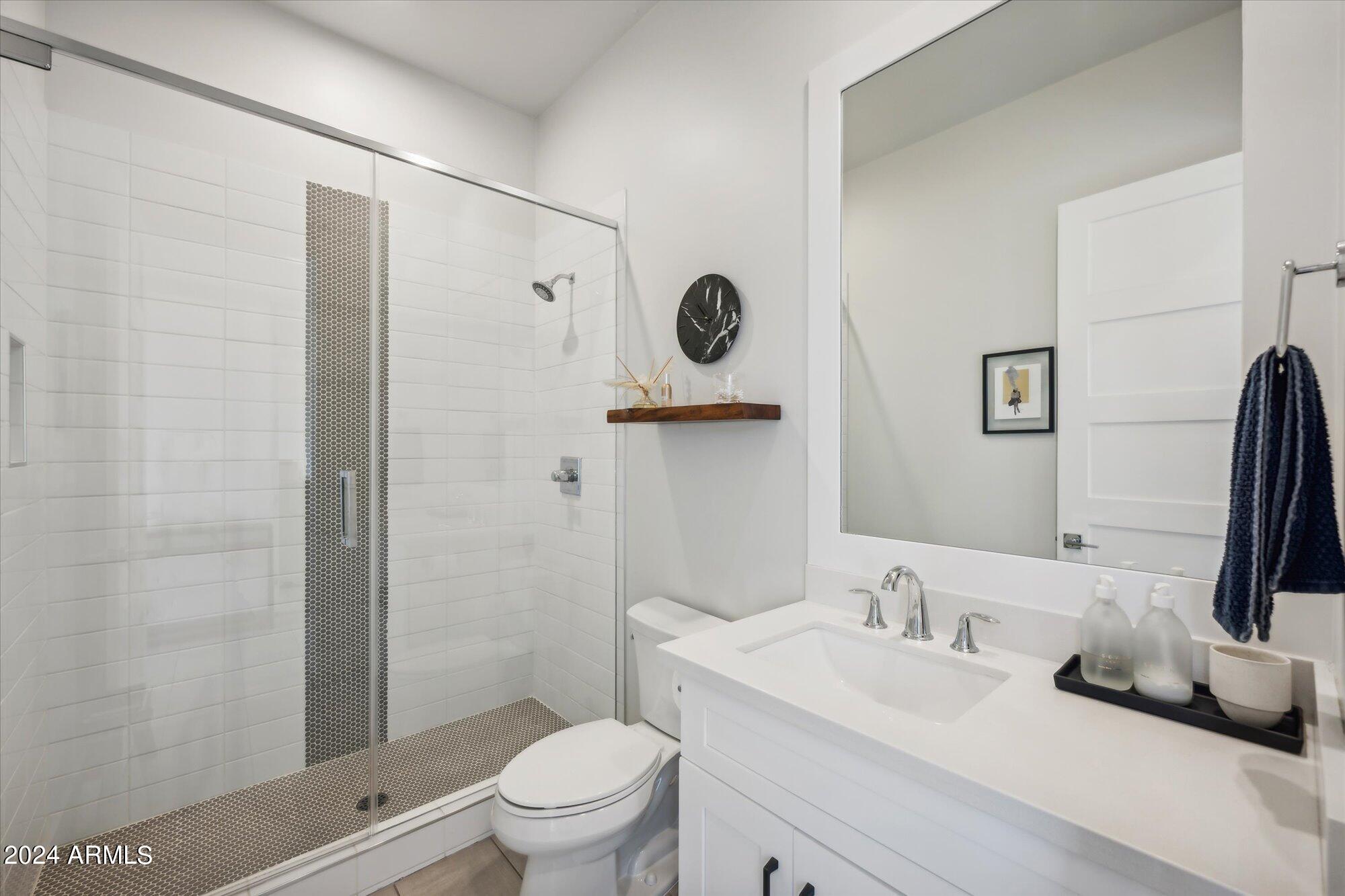 1441 E CLARENDON Avenue