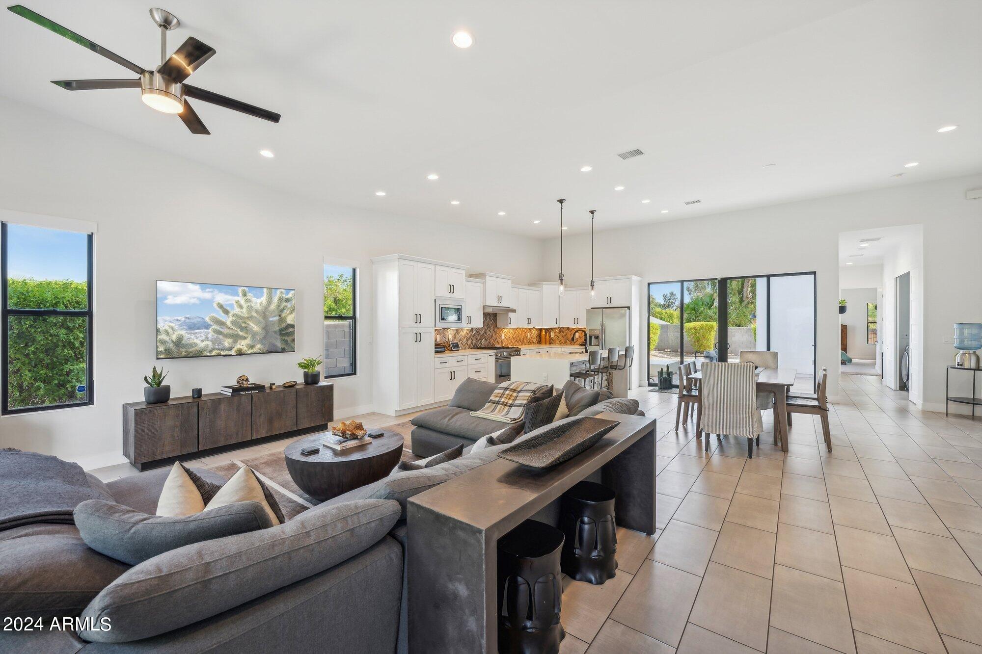 1441 E CLARENDON Avenue