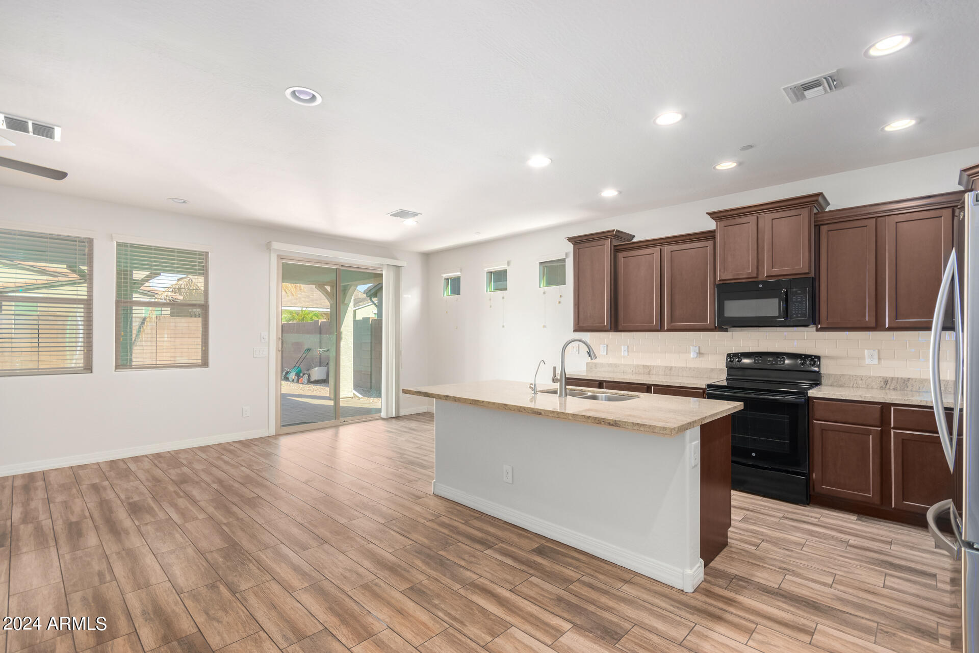2325 S MINNEOLA Lane