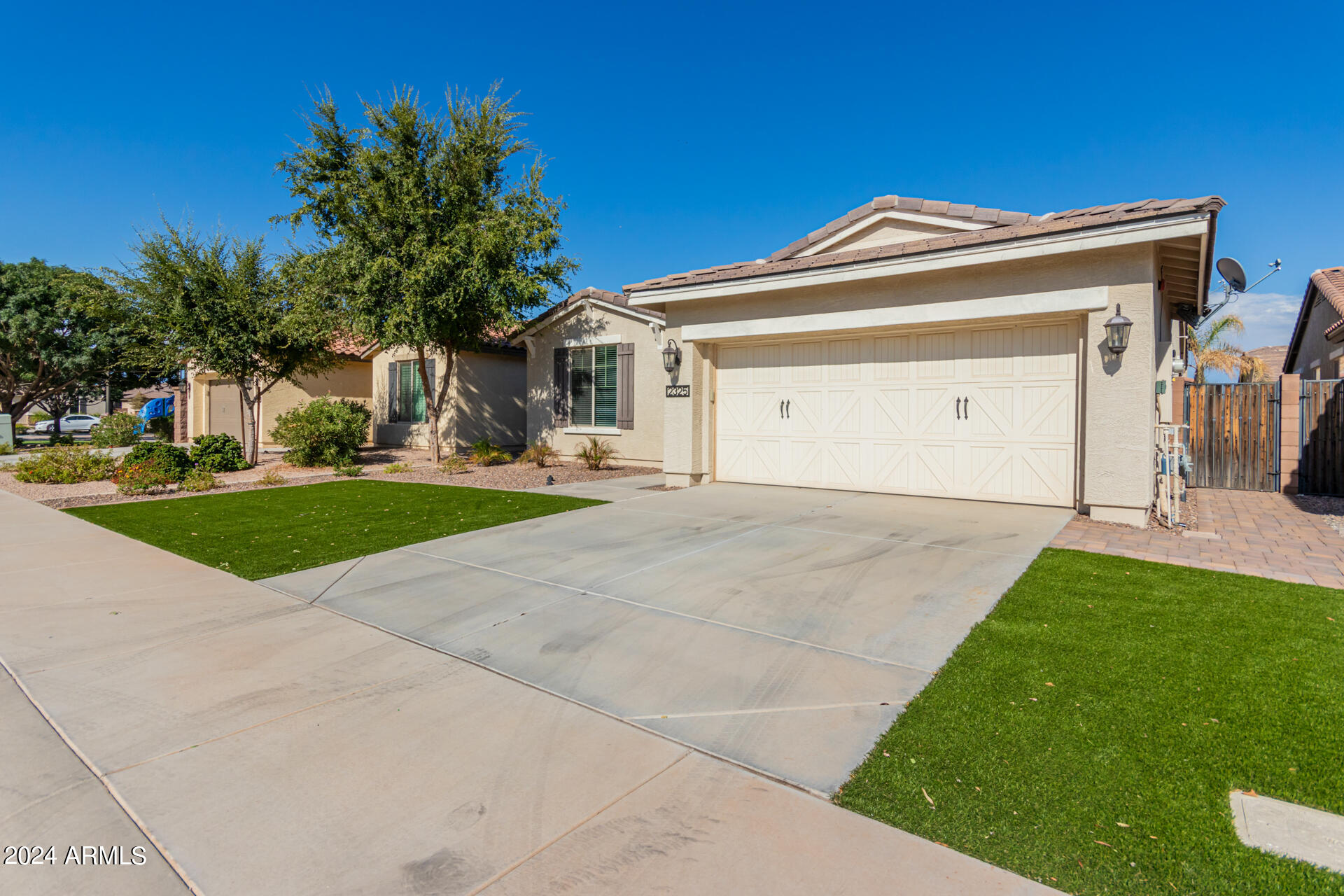 2325 S MINNEOLA Lane