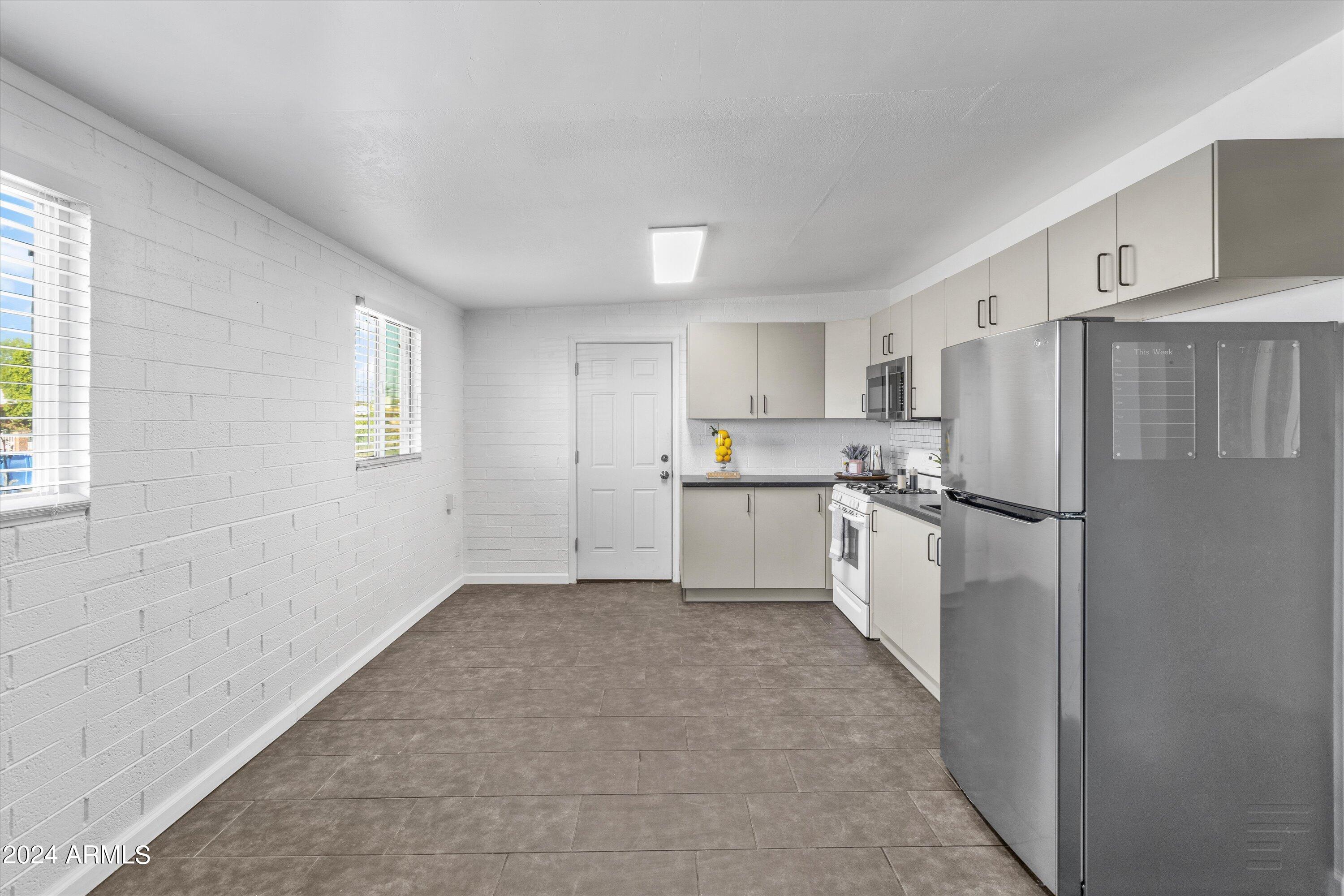 3929 W GRANADA Road