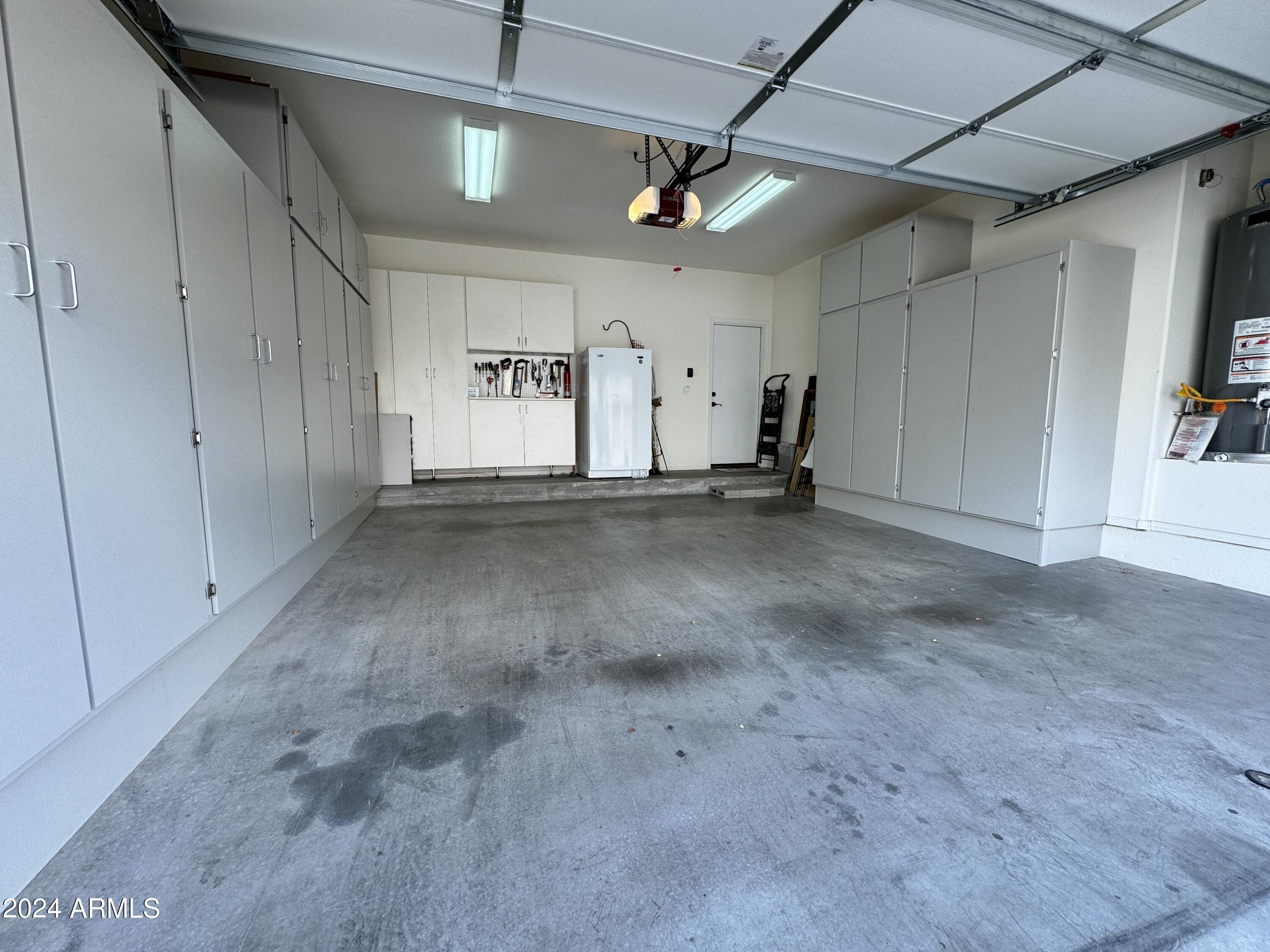 882 S HENRY Lane
