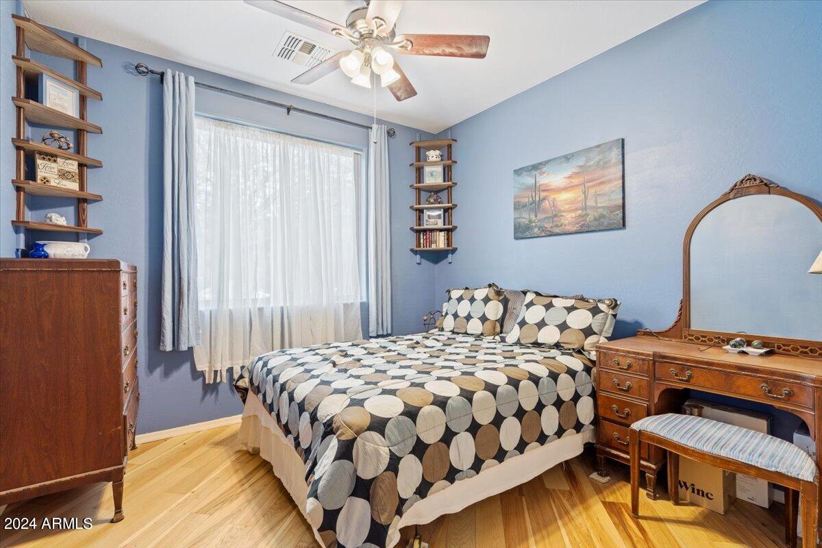 1518 E FONTANA Drive