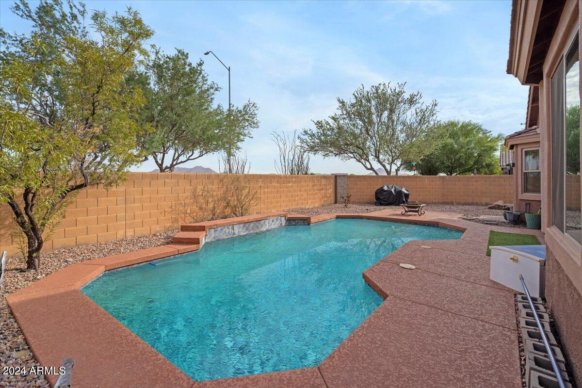 1518 E FONTANA Drive